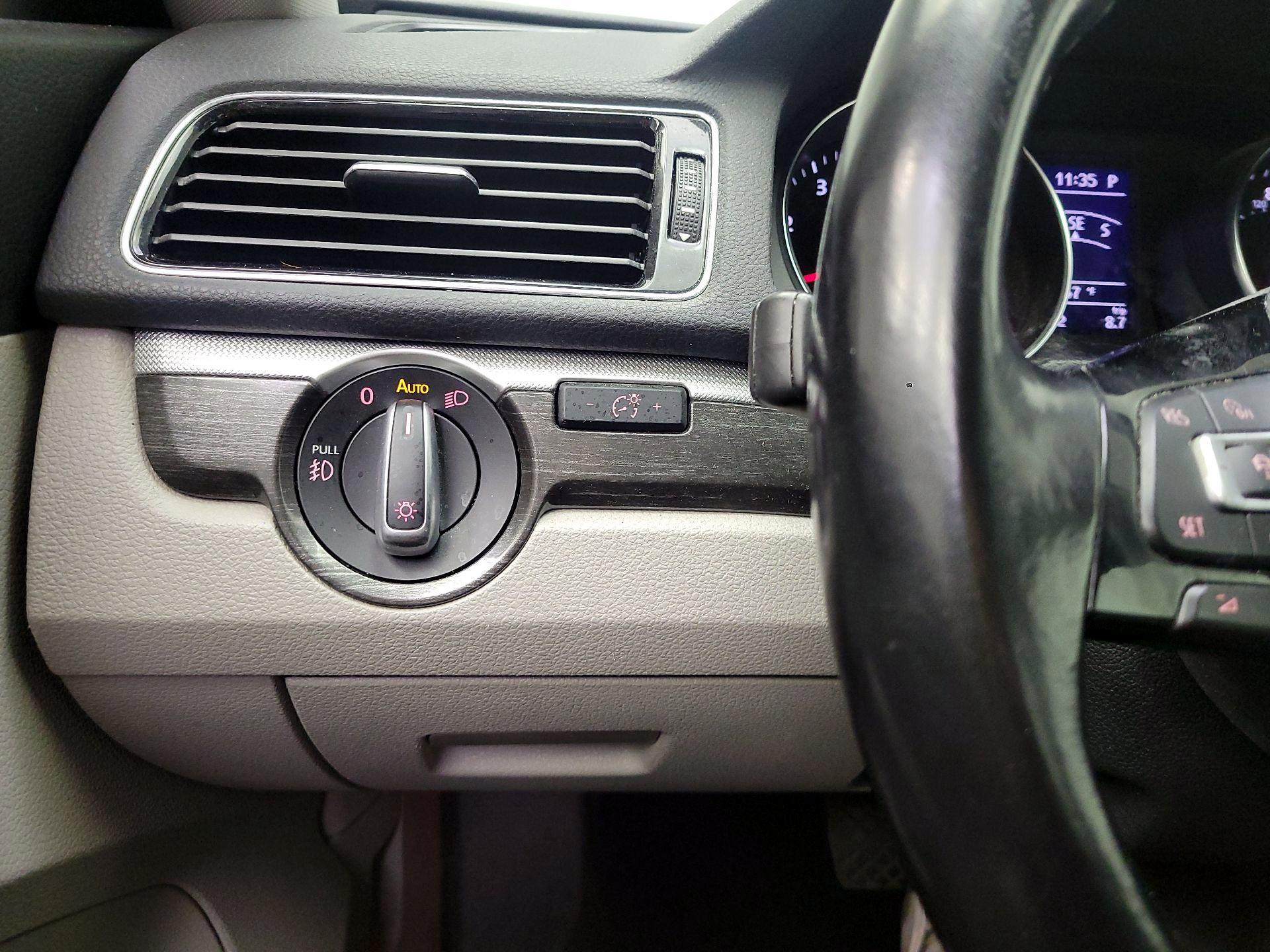 Thumbnail: 2016 Volkswagen Passat - 13
