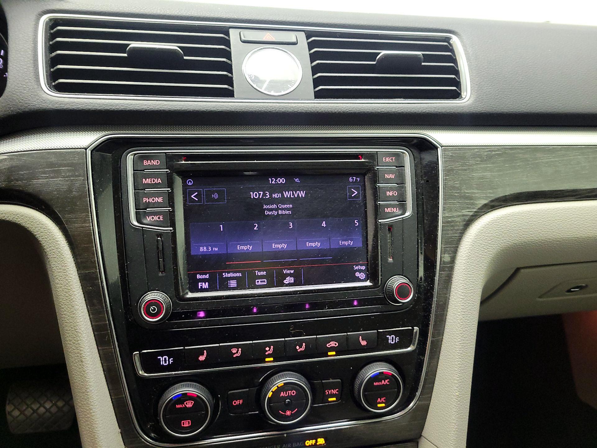 Thumbnail: 2016 Volkswagen Passat - 16