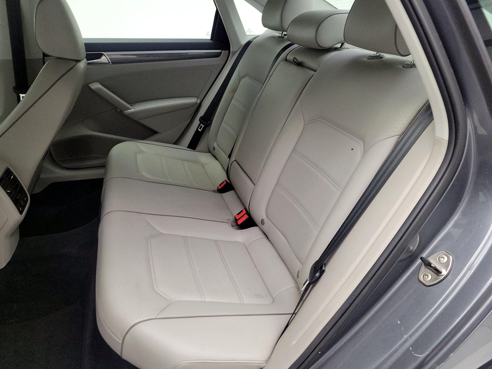 Thumbnail: 2016 Volkswagen Passat - 20