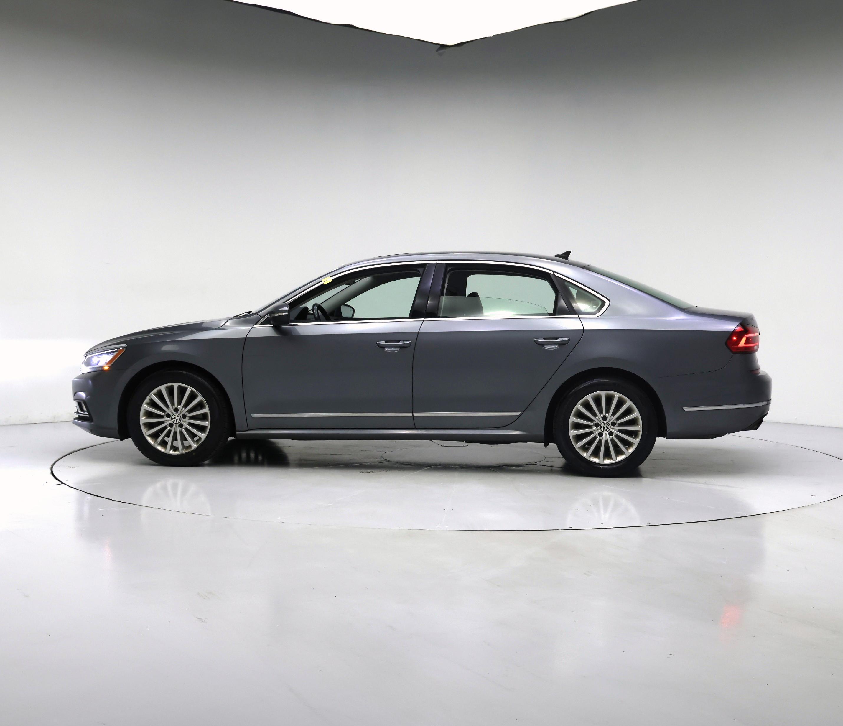Thumbnail: 2016 Volkswagen Passat - 3