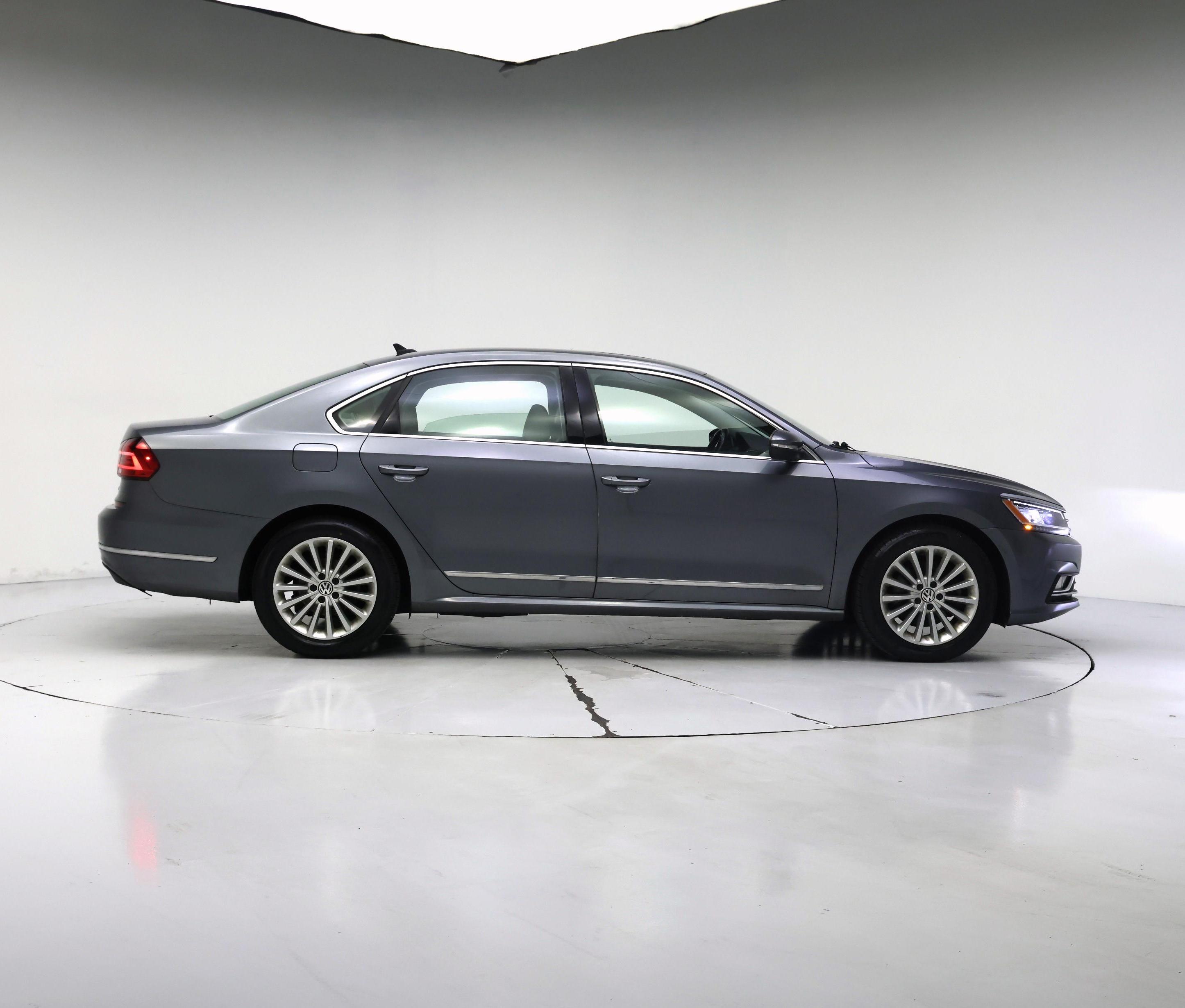 Thumbnail: 2016 Volkswagen Passat - 7