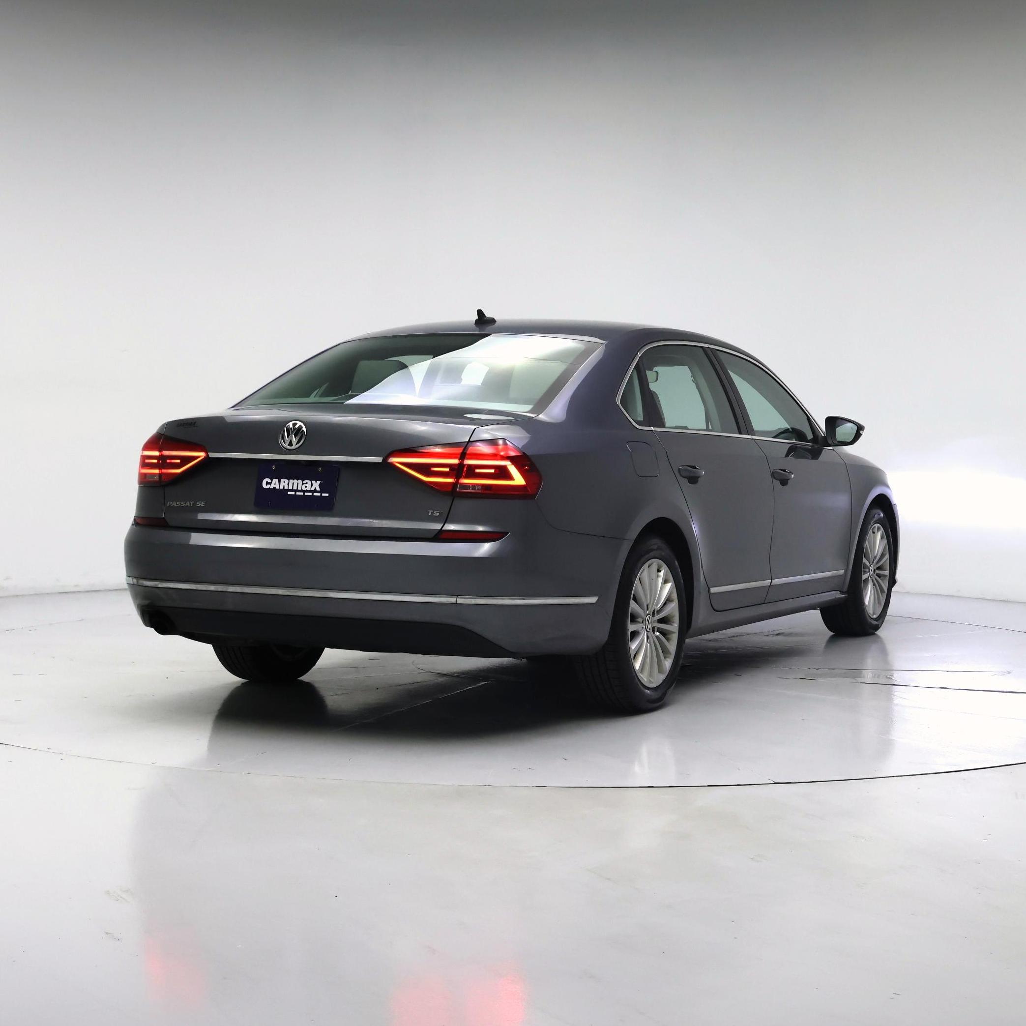 Thumbnail: 2016 Volkswagen Passat - 8