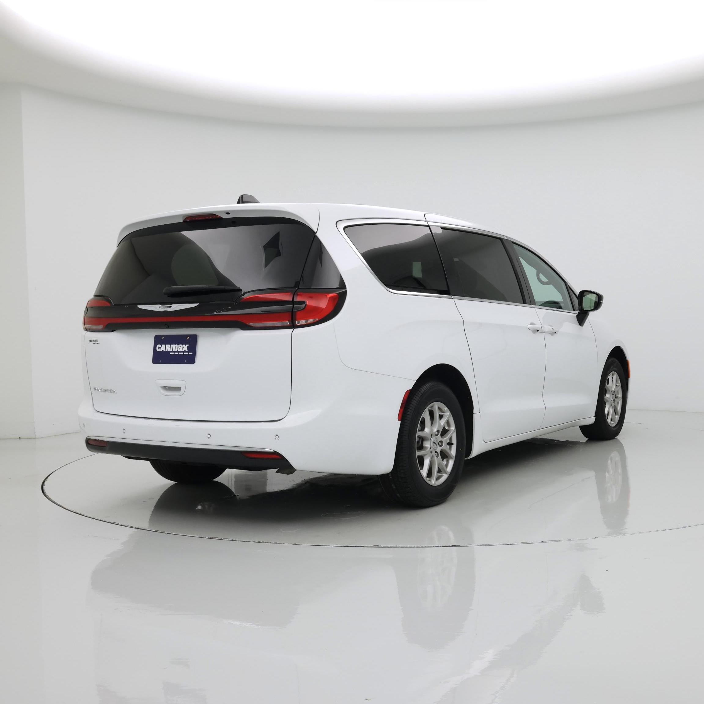 Thumbnail: 2025 Chrysler Pacifica - 8