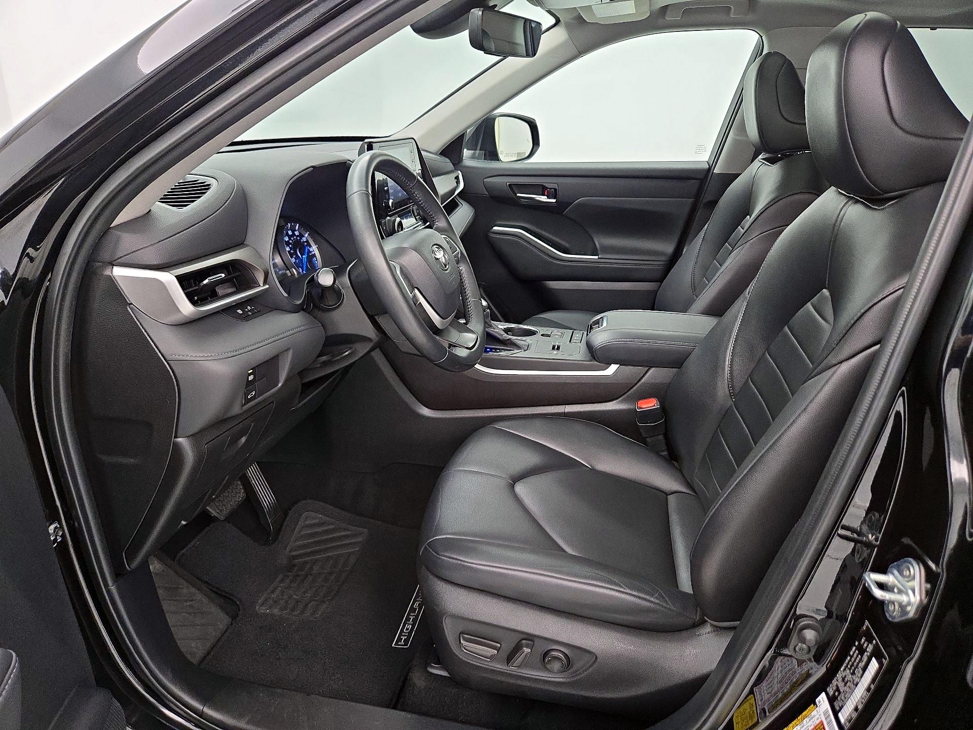 Thumbnail: 2022 Toyota Highlander - 11