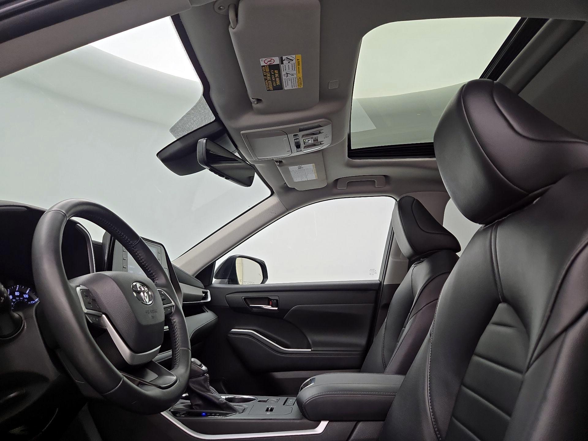 Thumbnail: 2022 Toyota Highlander - 19