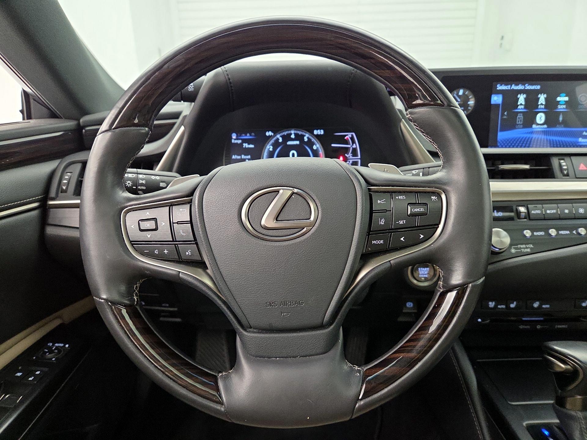 Thumbnail: 2021 Lexus ES - 10