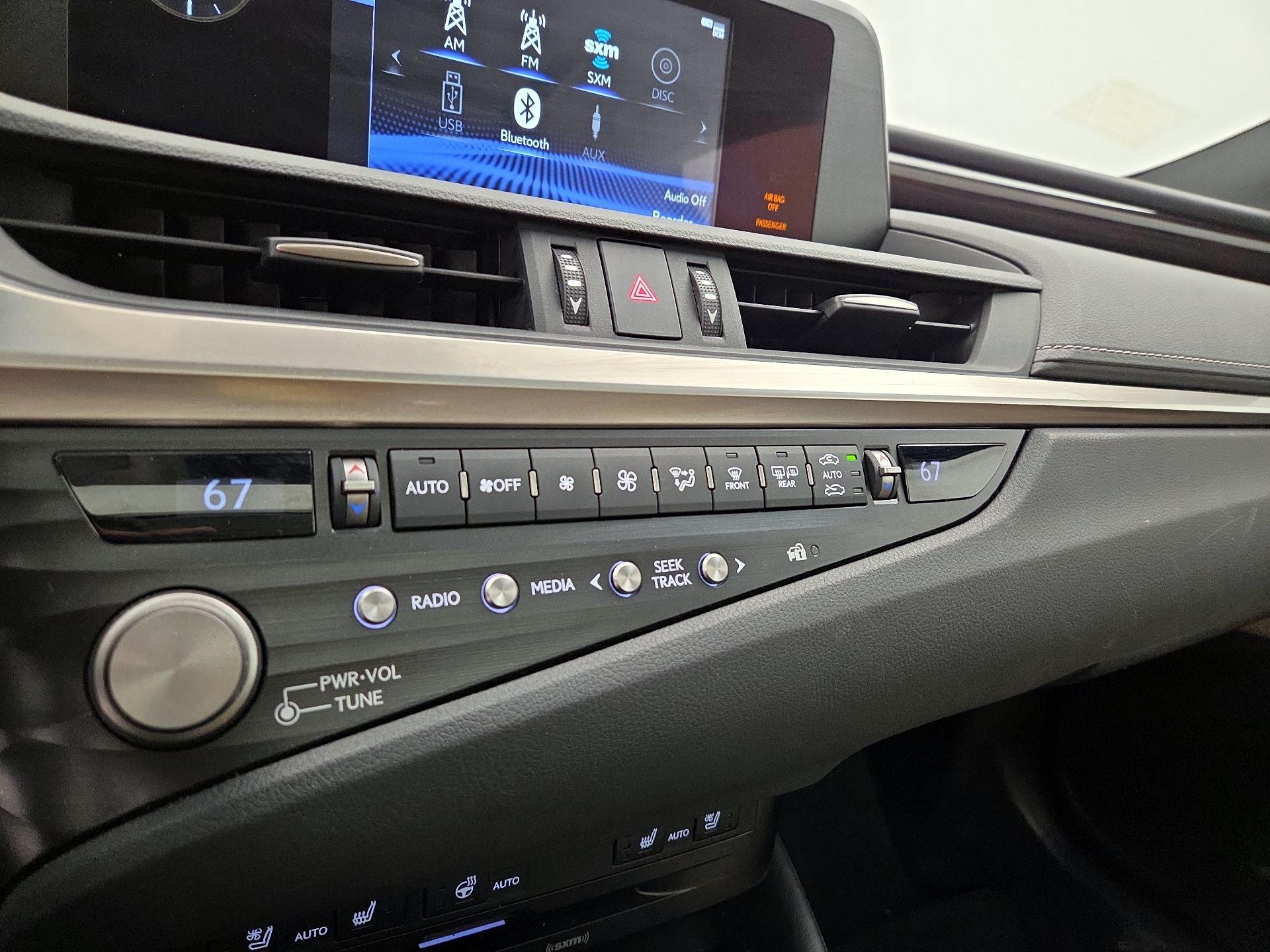 Thumbnail: 2021 Lexus ES - 15