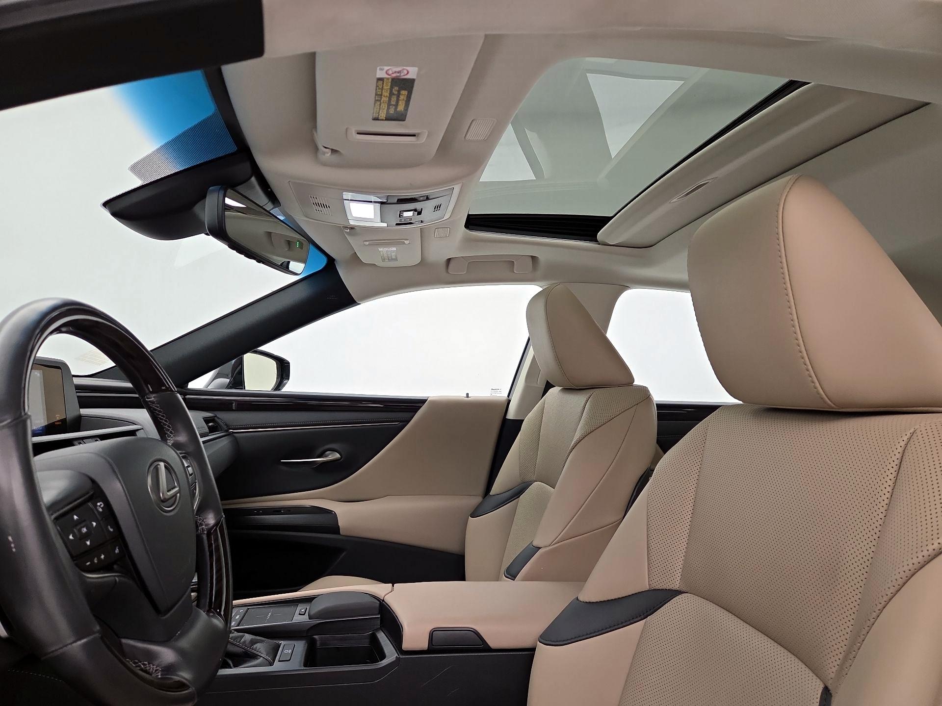 Thumbnail: 2021 Lexus ES - 18