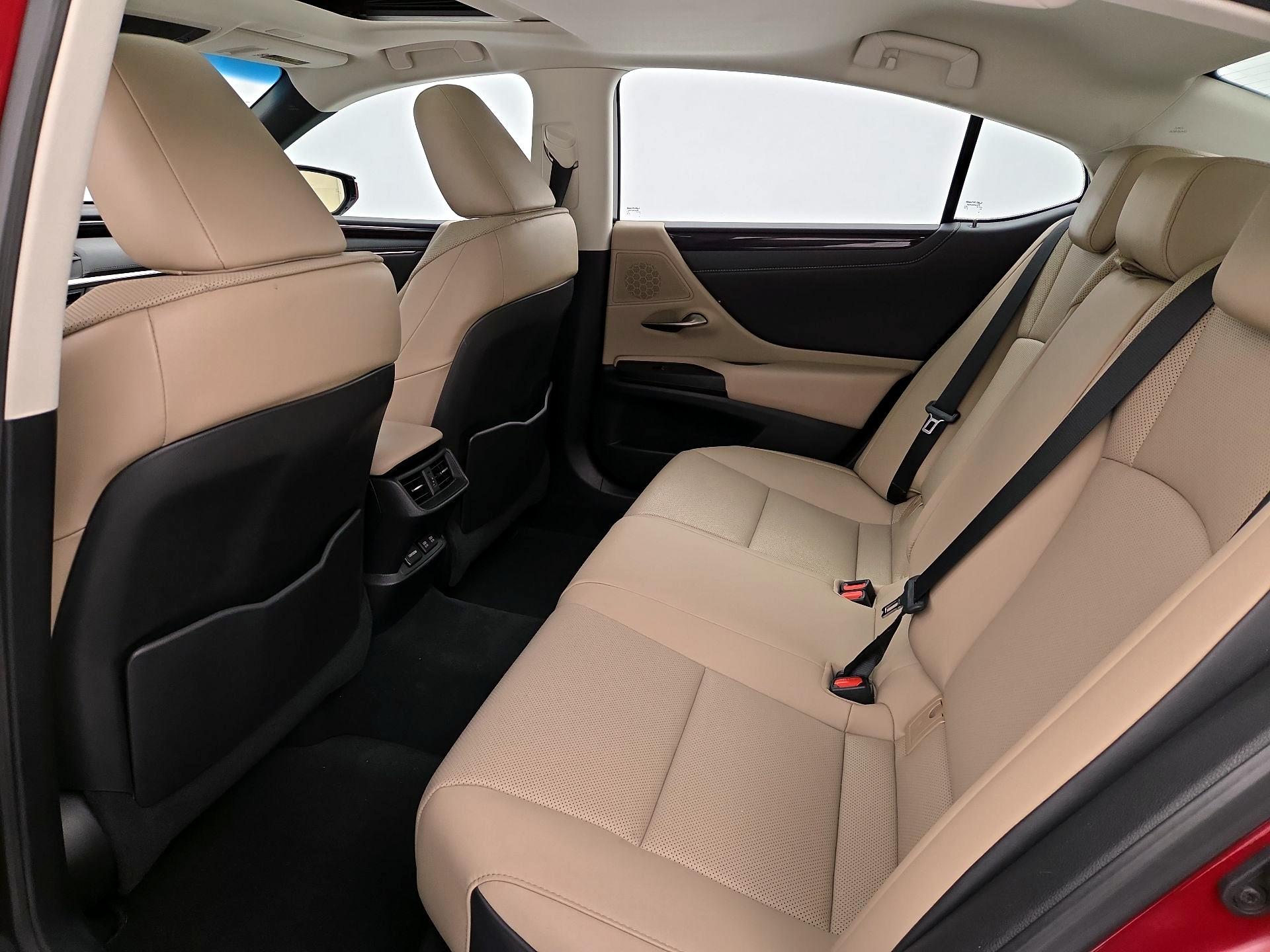 Thumbnail: 2021 Lexus ES - 19