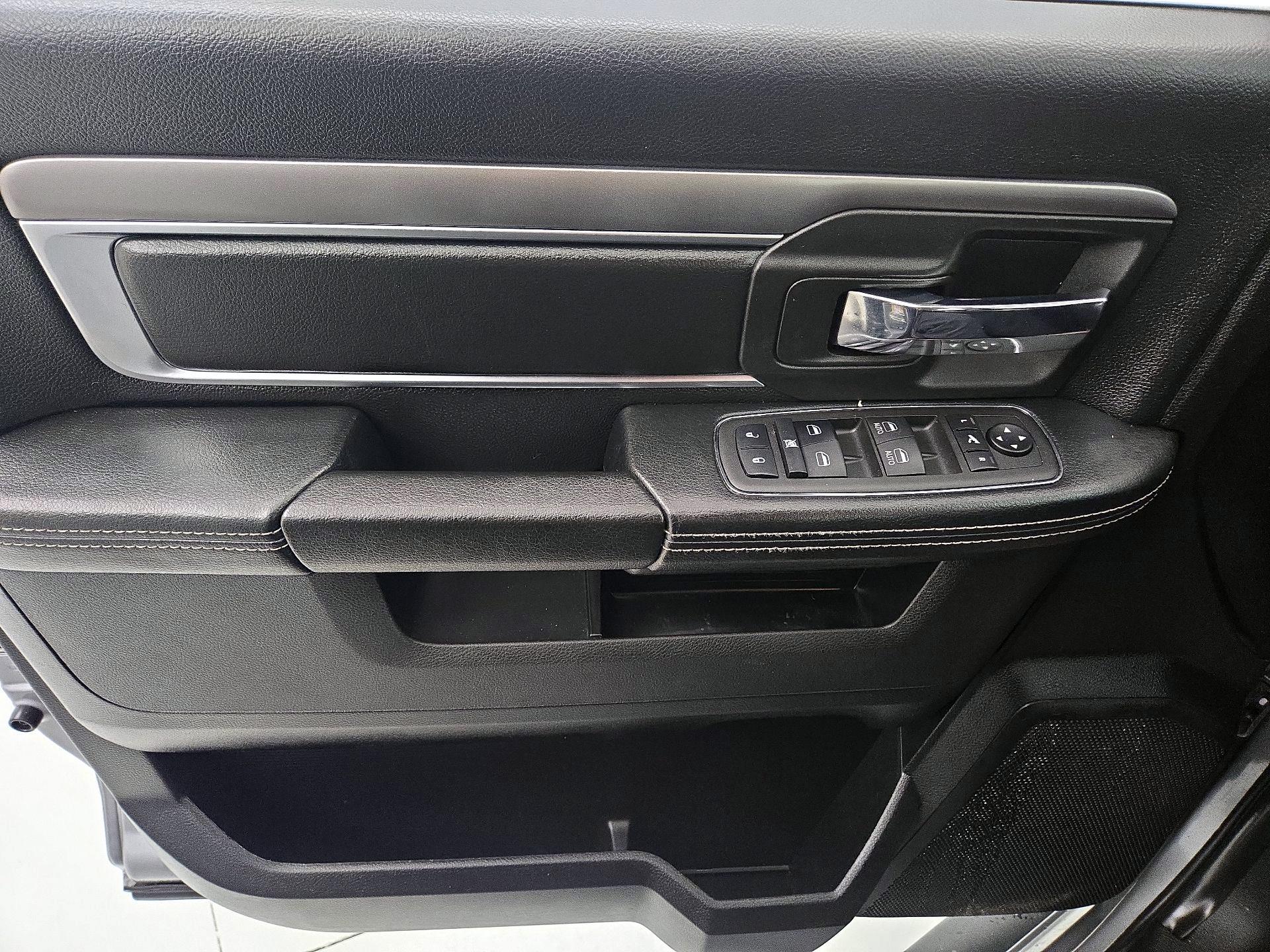 Thumbnail: 2022 RAM 1500 Classic - 12