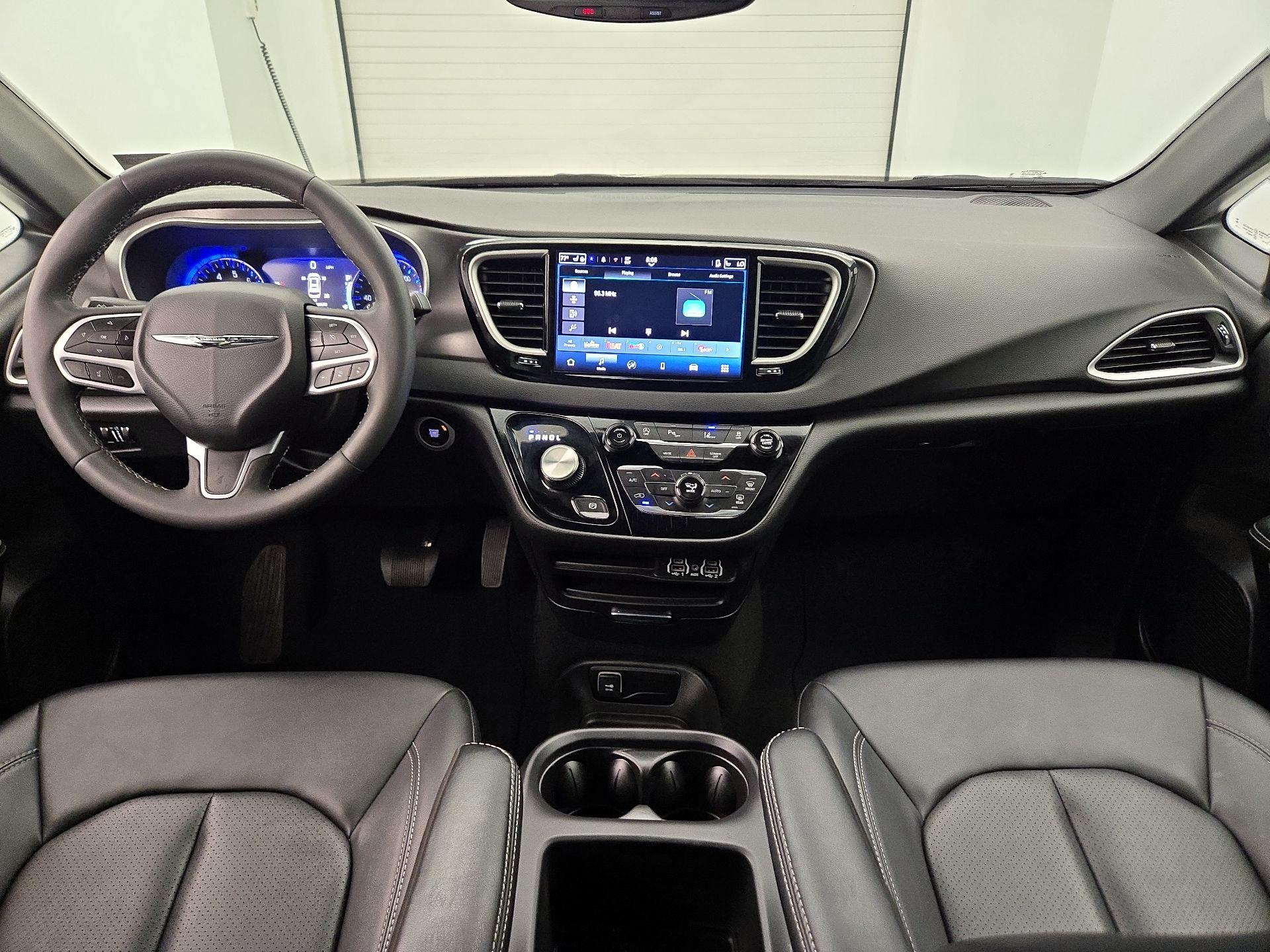 Thumbnail: 2025 Chrysler Pacifica - 9