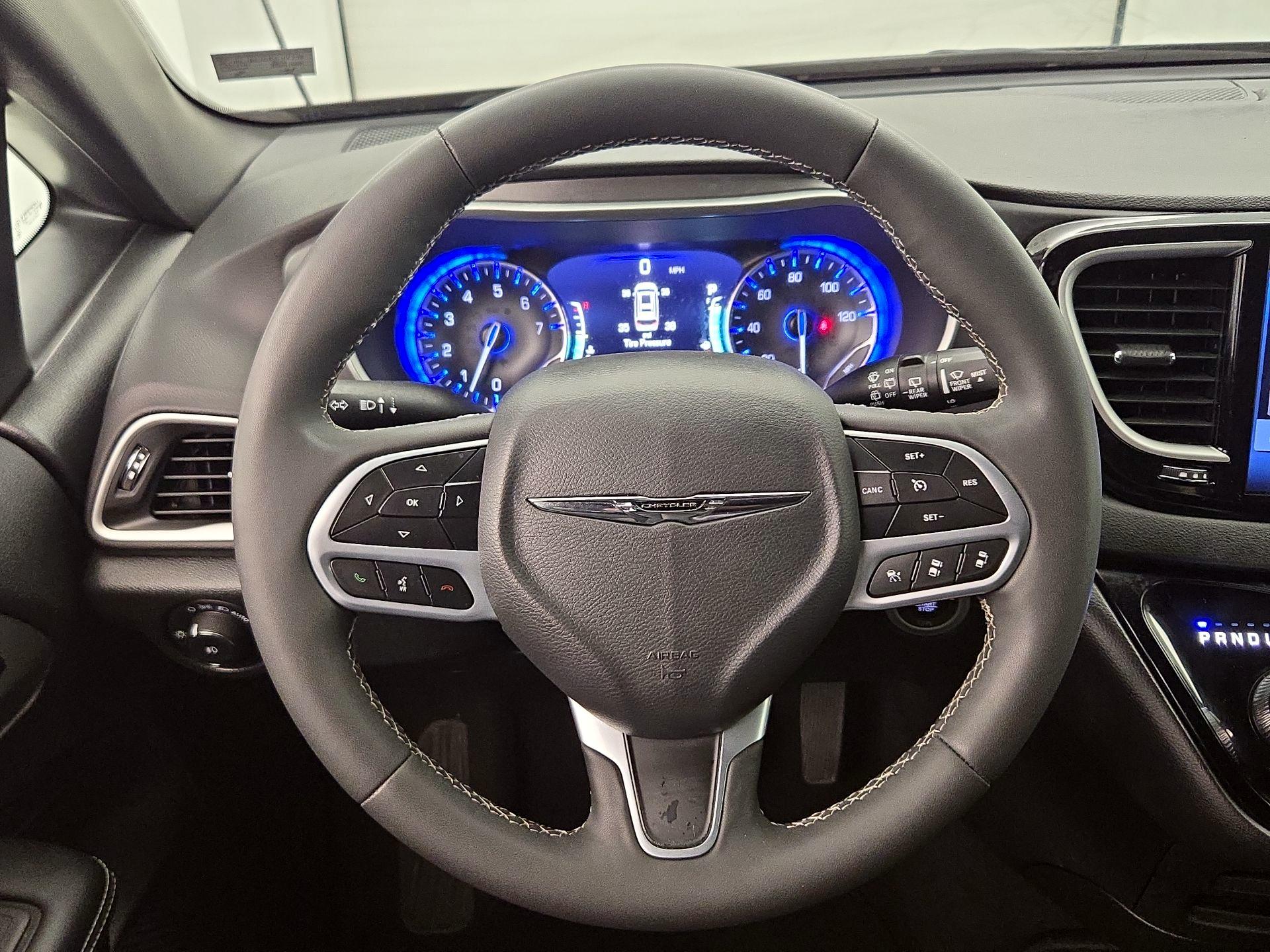 Thumbnail: 2025 Chrysler Pacifica - 10