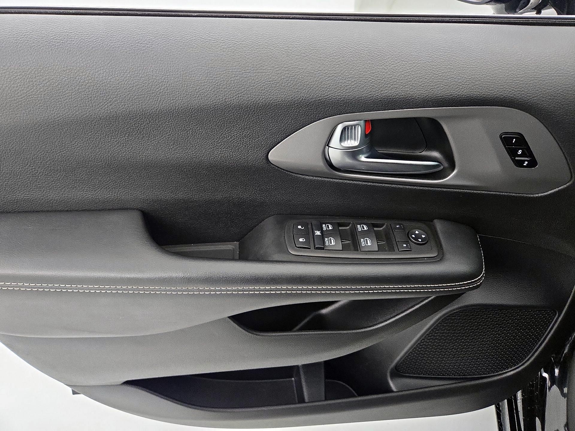 Thumbnail: 2025 Chrysler Pacifica - 12