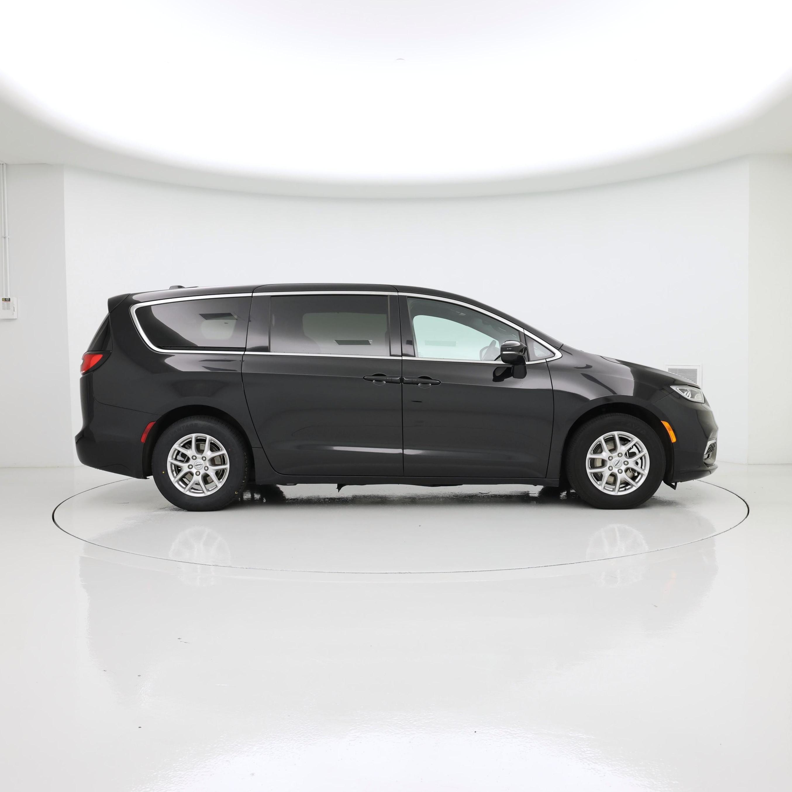 Thumbnail: 2025 Chrysler Pacifica - 7