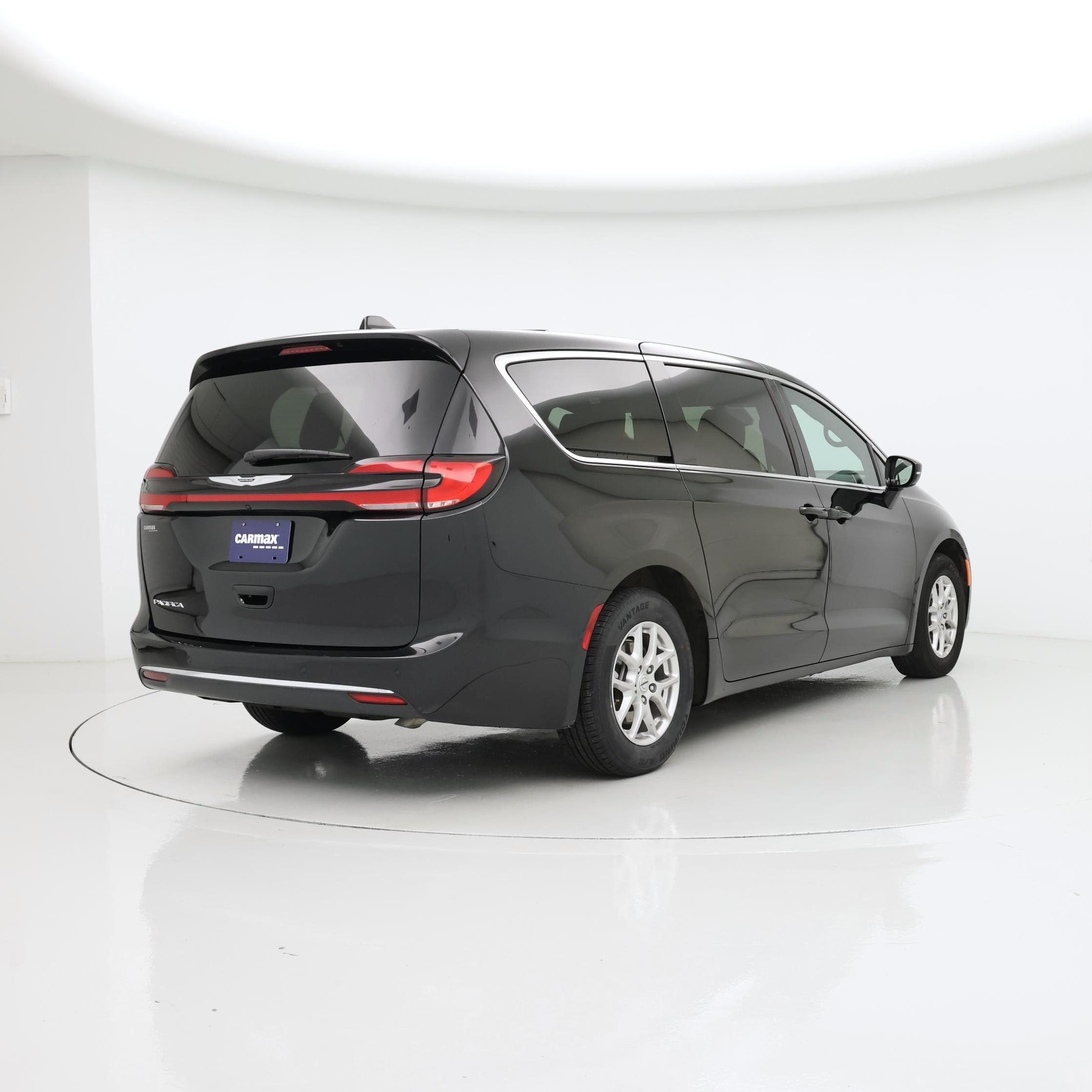 Thumbnail: 2025 Chrysler Pacifica - 8