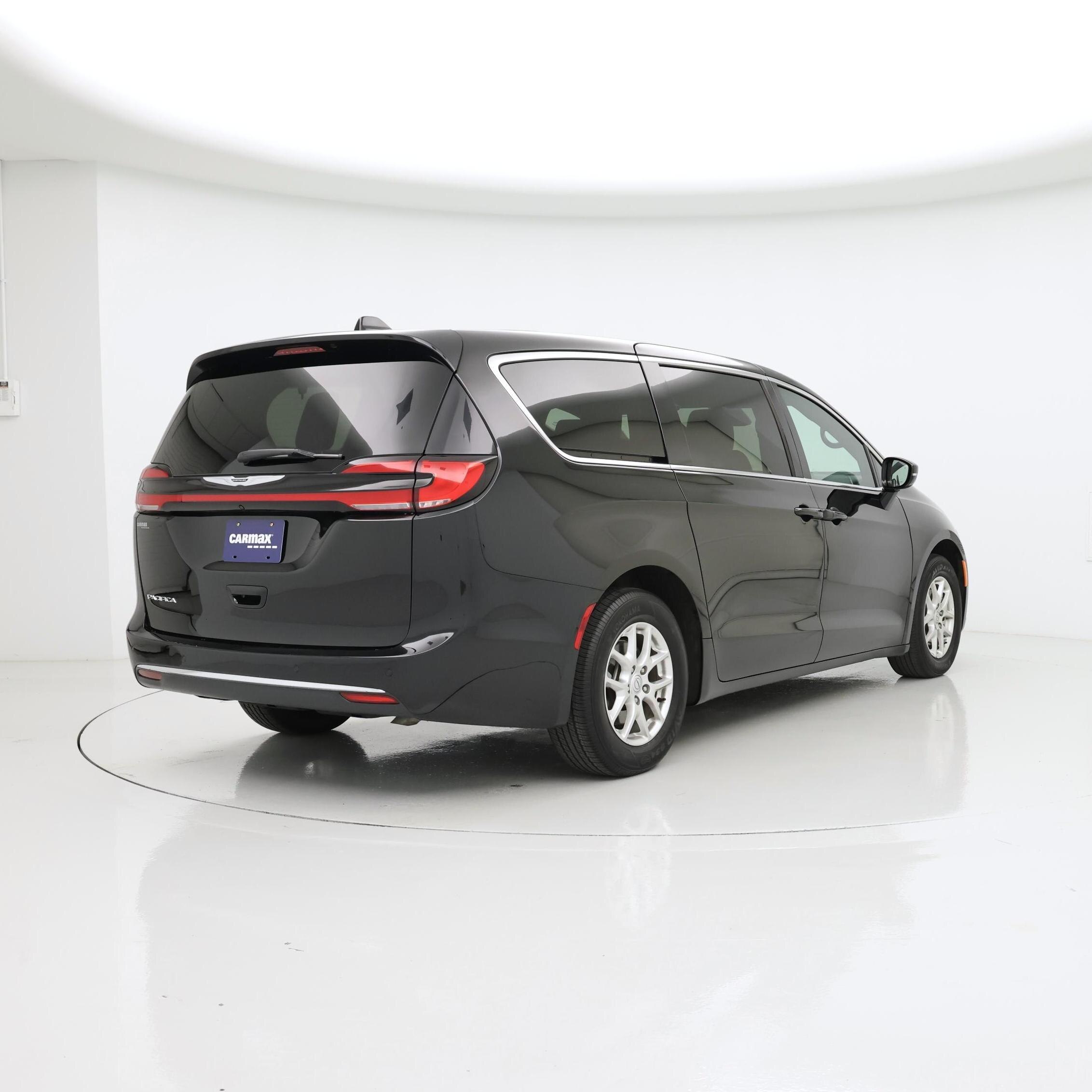 Thumbnail: 2025 Chrysler Pacifica - 8