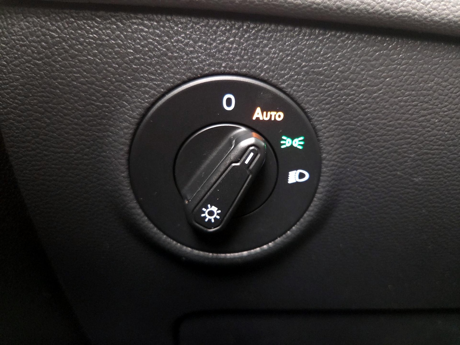 2022 Volkswagen Taos SEL - Photo 14
