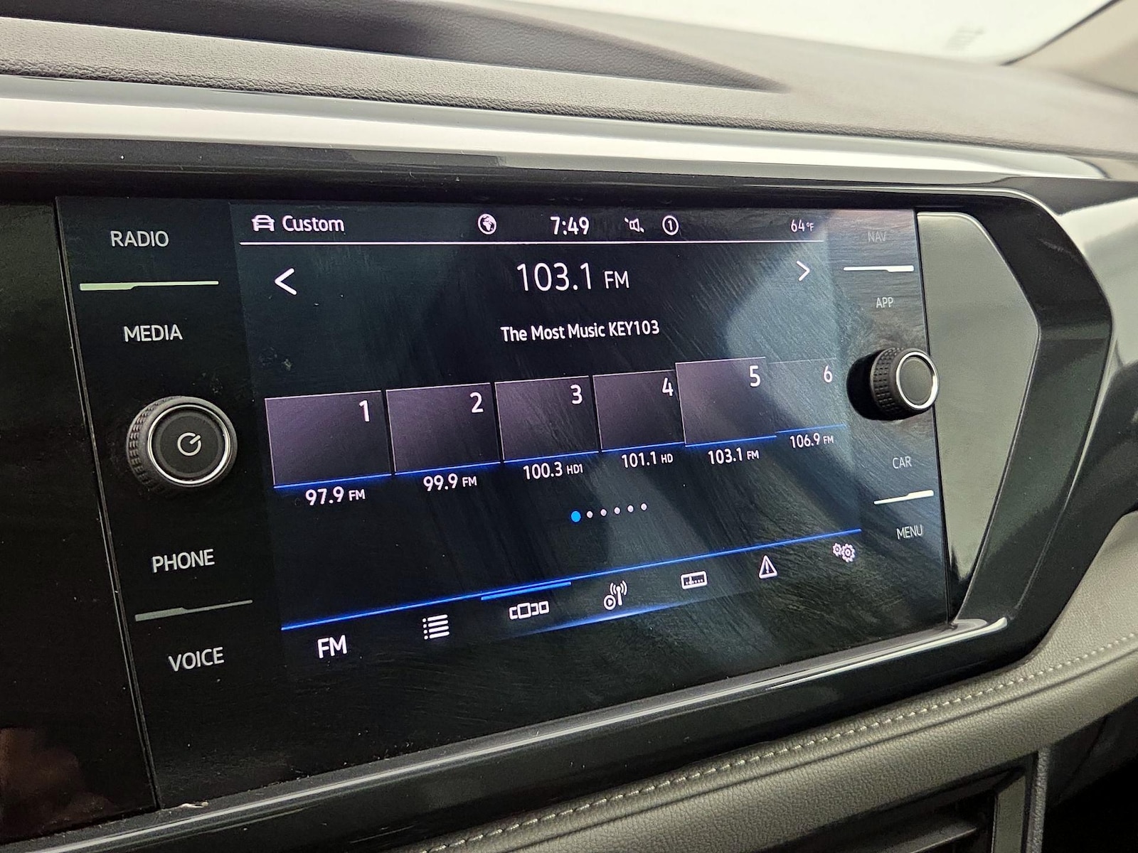 2022 Volkswagen Taos SEL - Photo 17