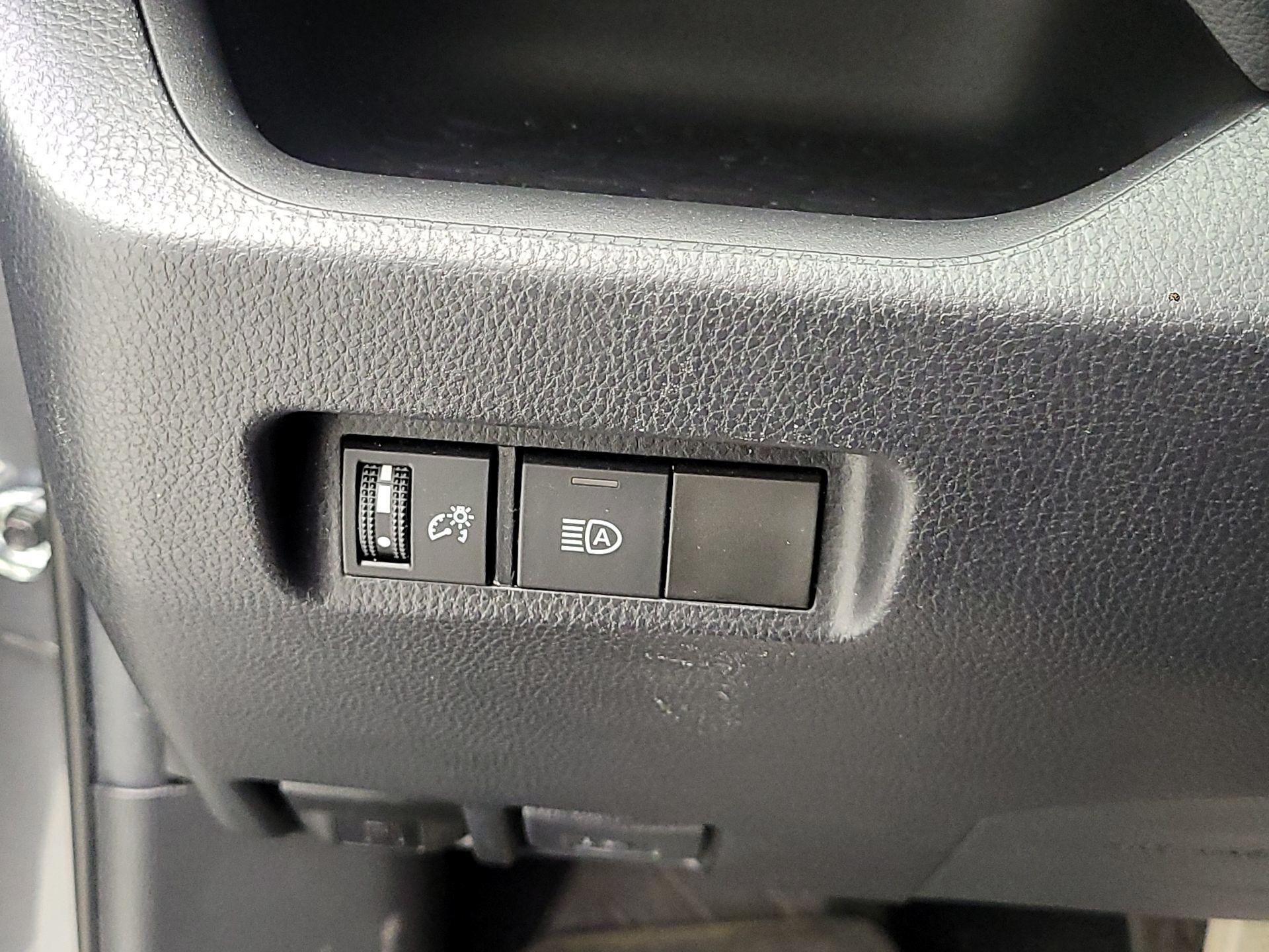 Thumbnail: 2021 Toyota RAV4 - 13