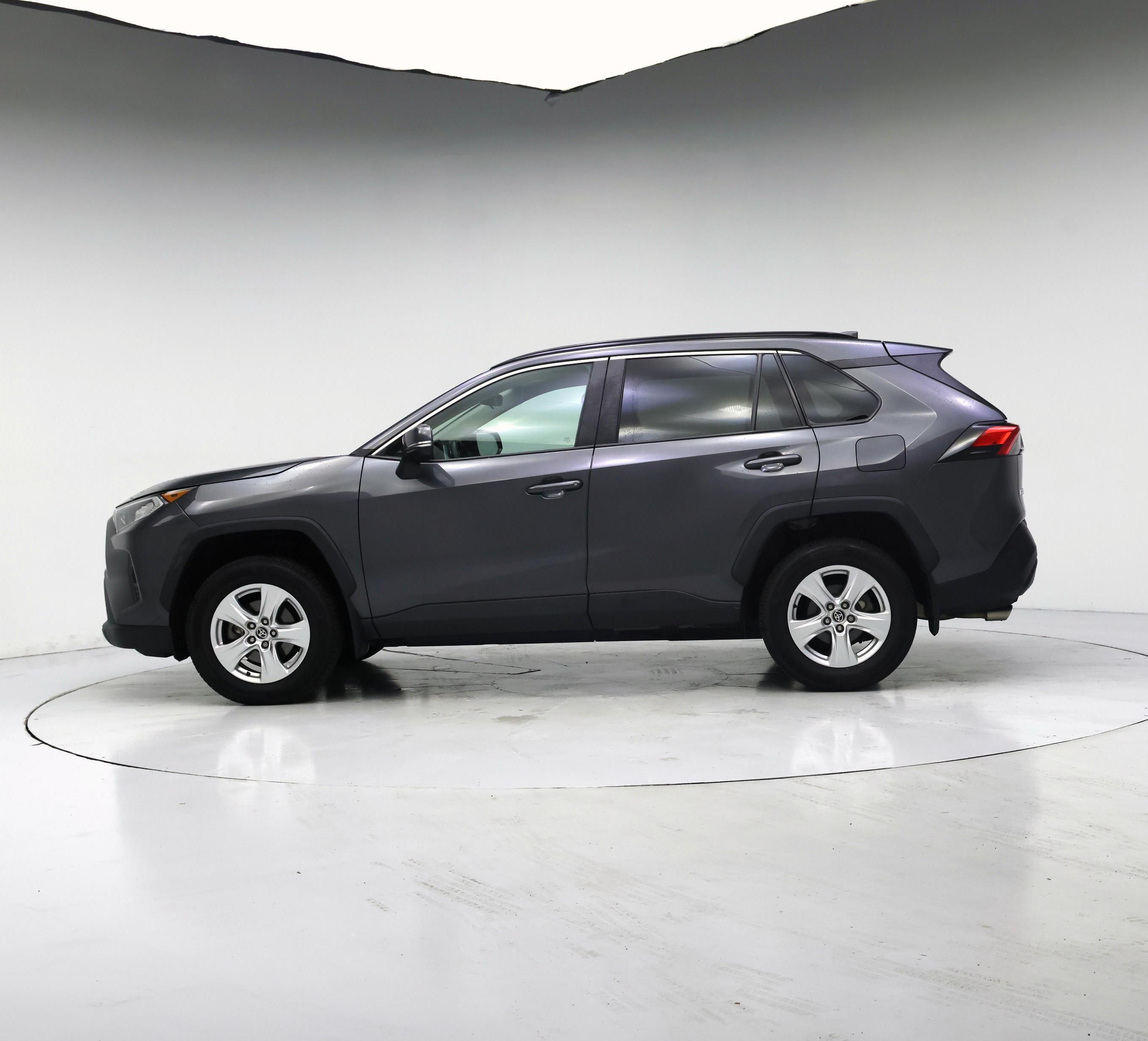 Thumbnail: 2021 Toyota RAV4 - 3