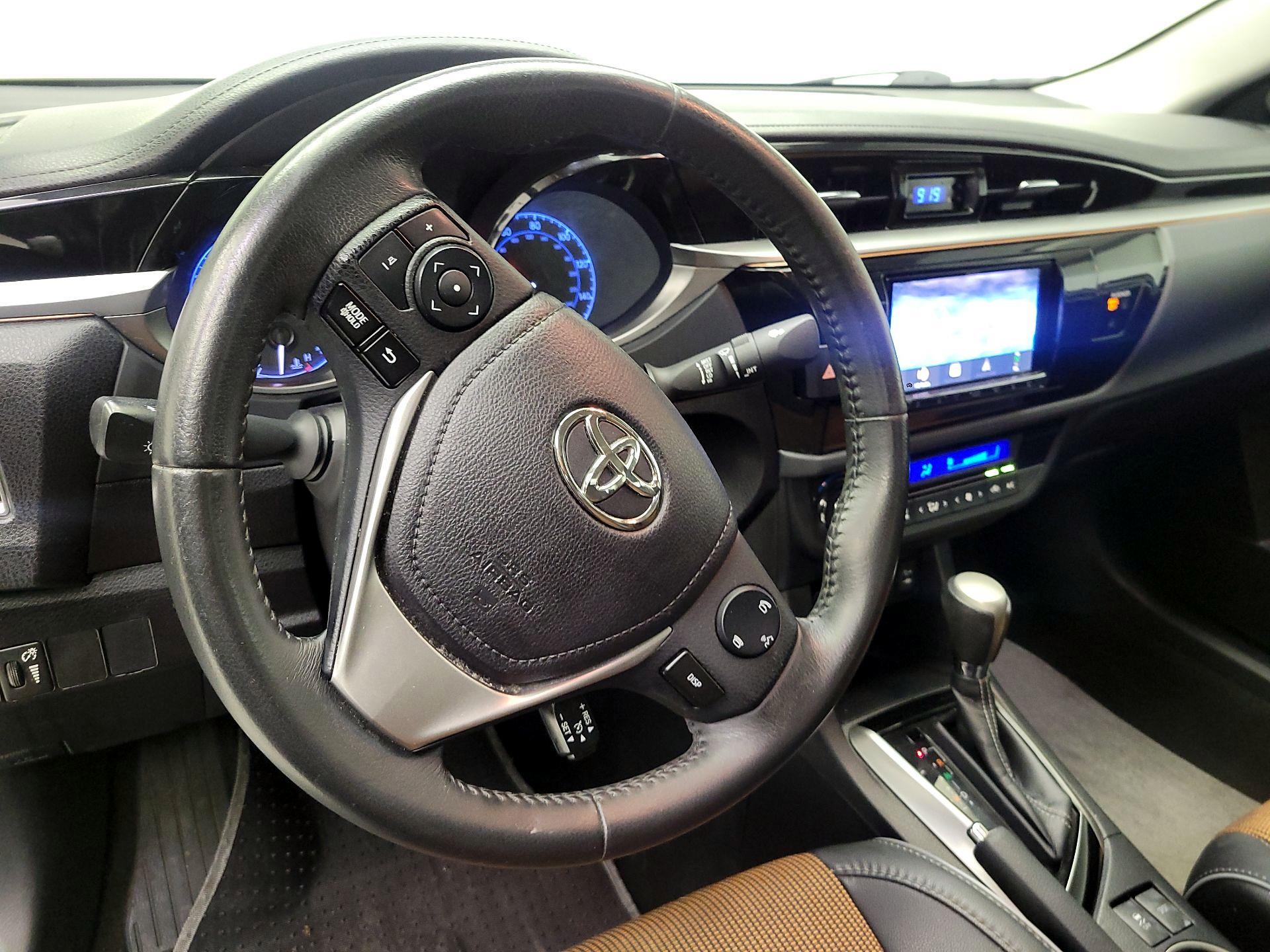 Thumbnail: 2015 Toyota Corolla - 10