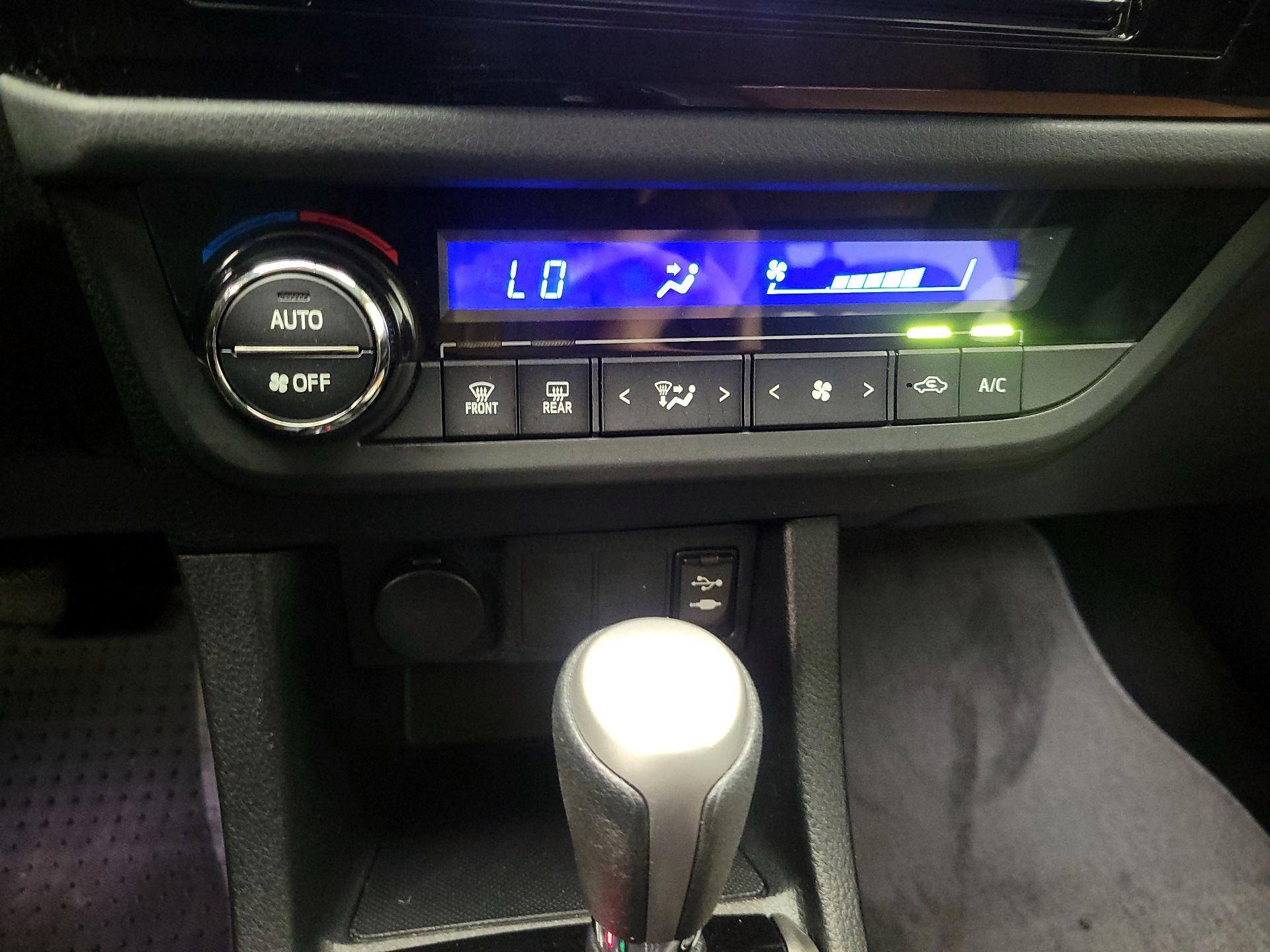 Thumbnail: 2015 Toyota Corolla - 16
