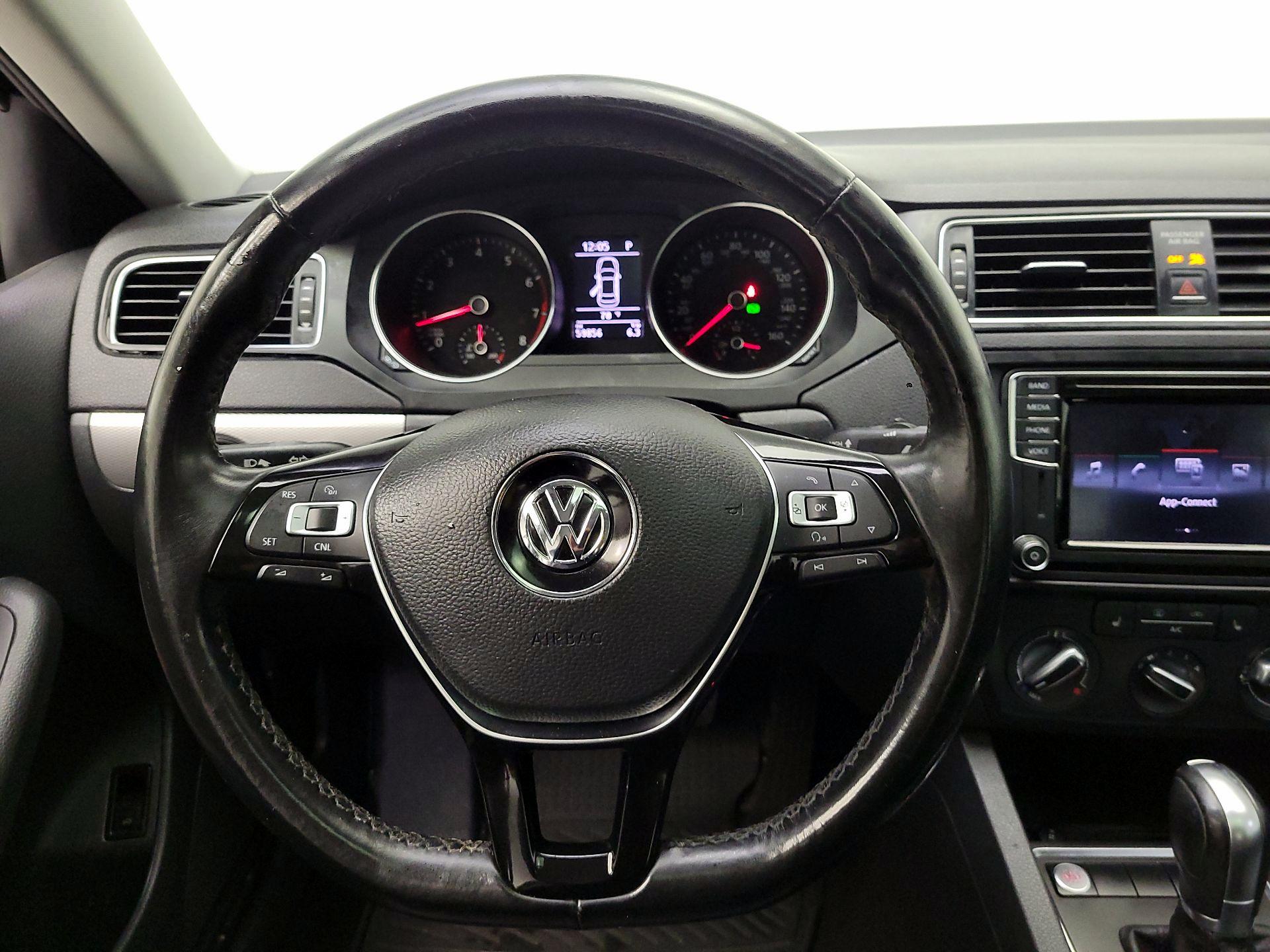 Thumbnail: 2017 Volkswagen Jetta - 10