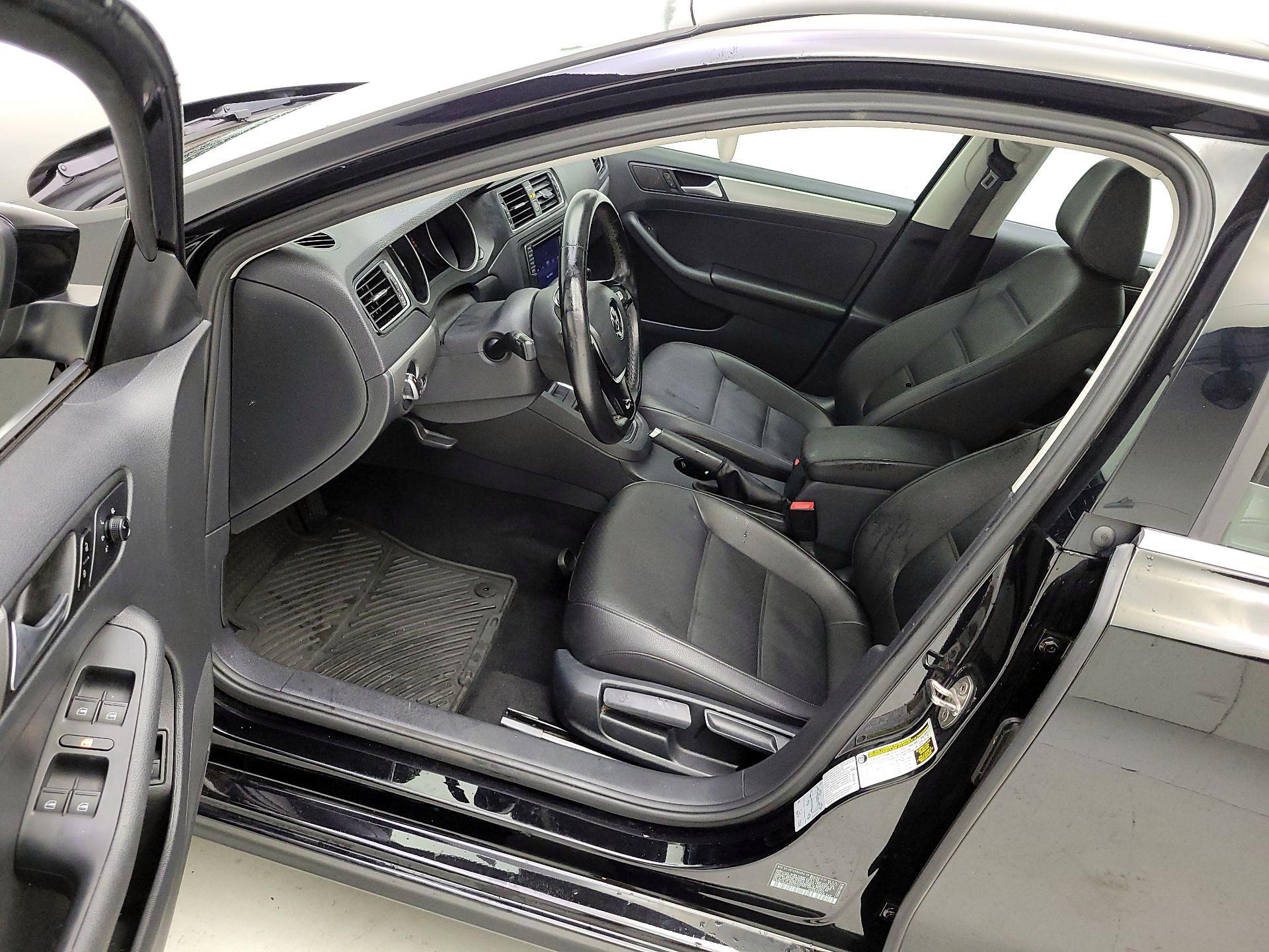 Thumbnail: 2017 Volkswagen Jetta - 11