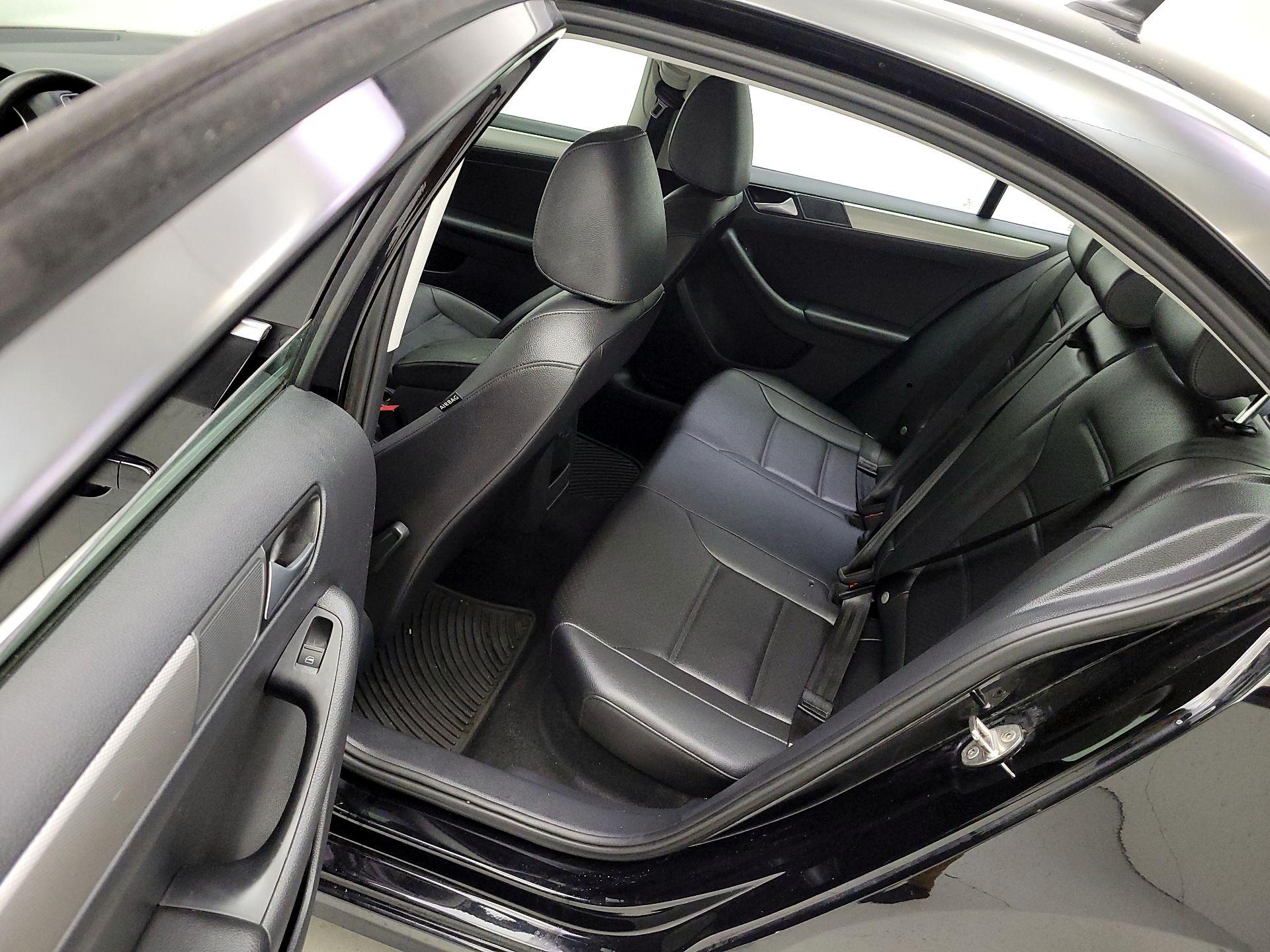 Thumbnail: 2017 Volkswagen Jetta - 20