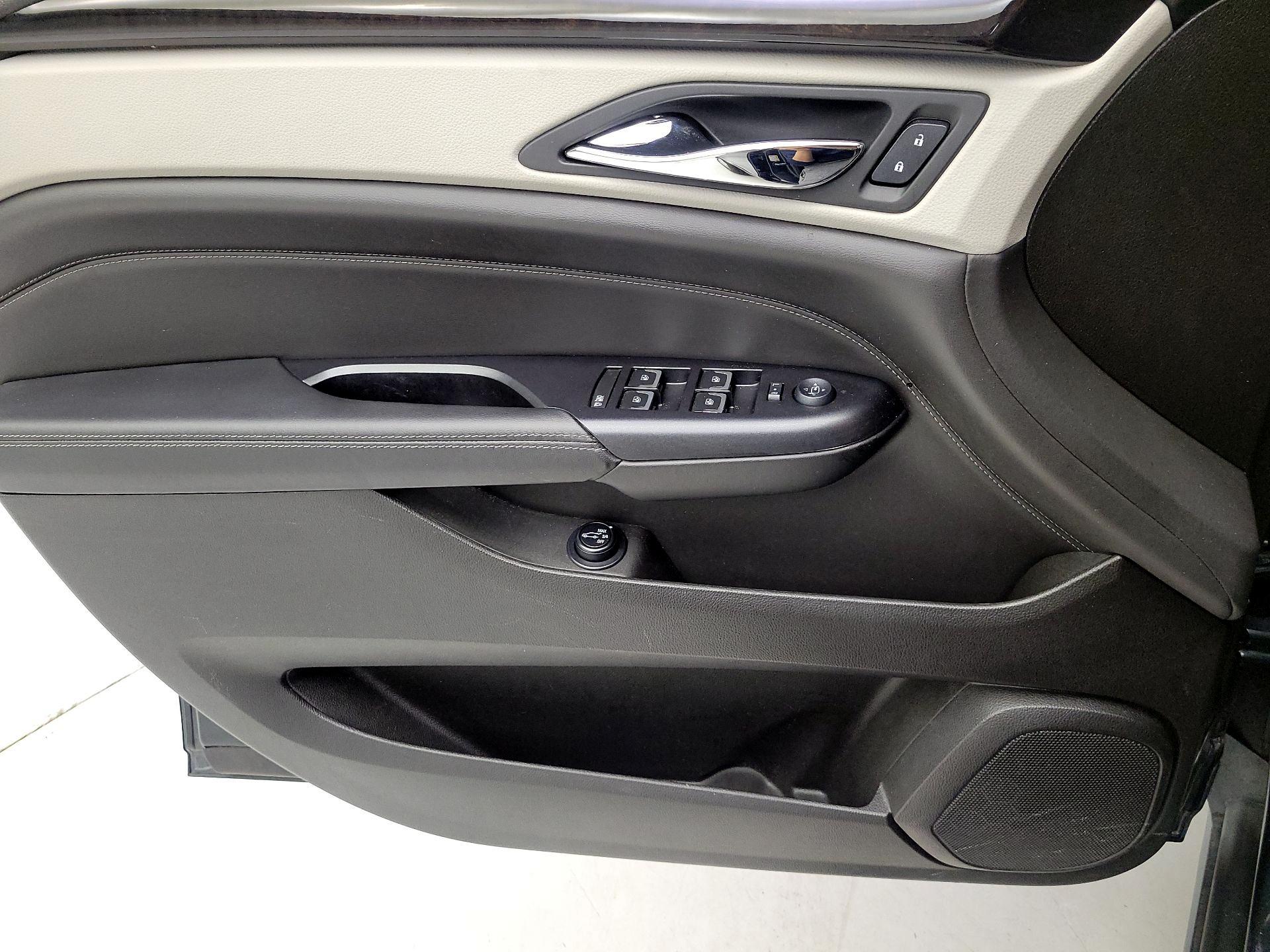 Thumbnail: 2015 Cadillac SRX - 12