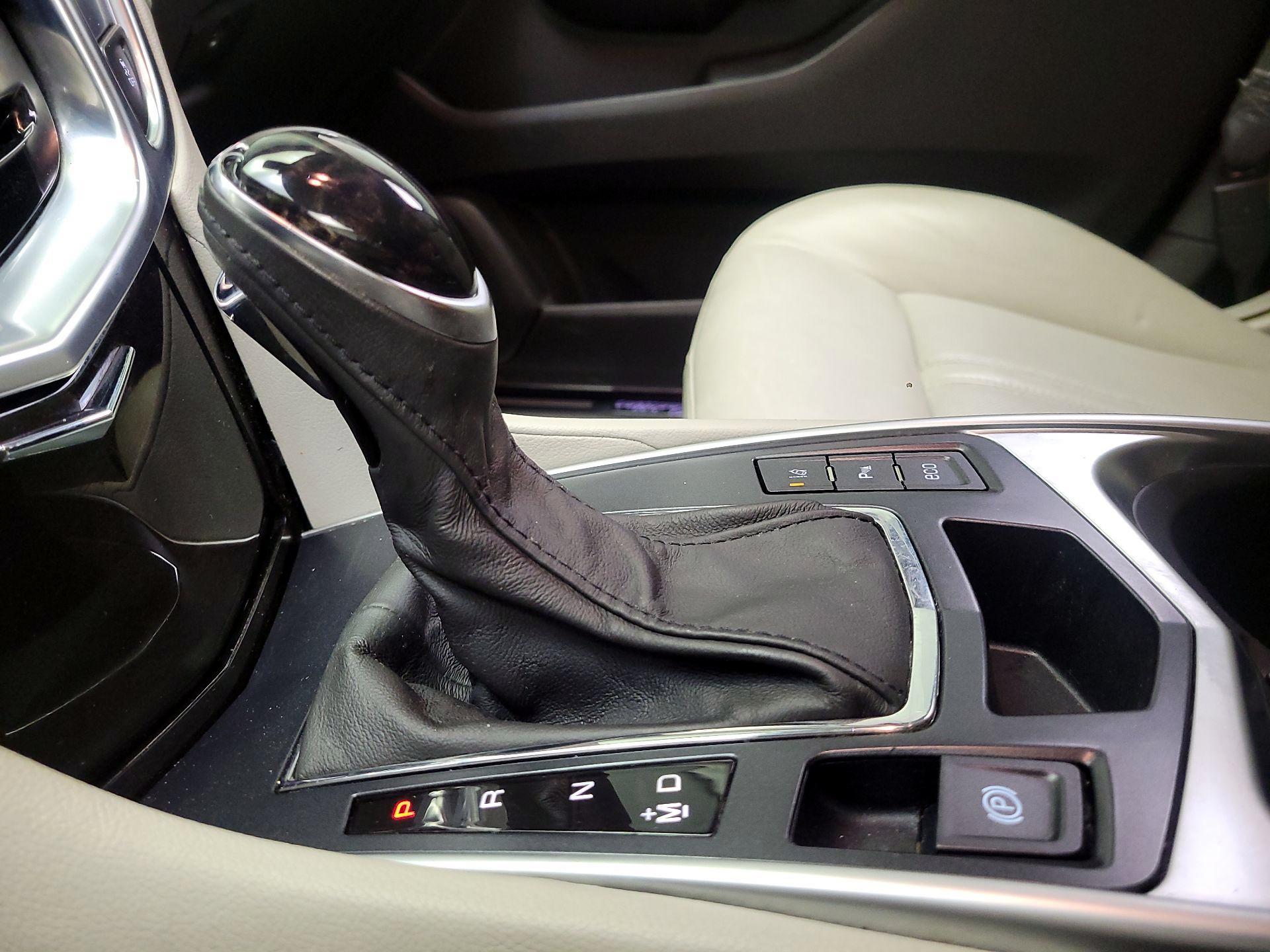 Thumbnail: 2015 Cadillac SRX - 18