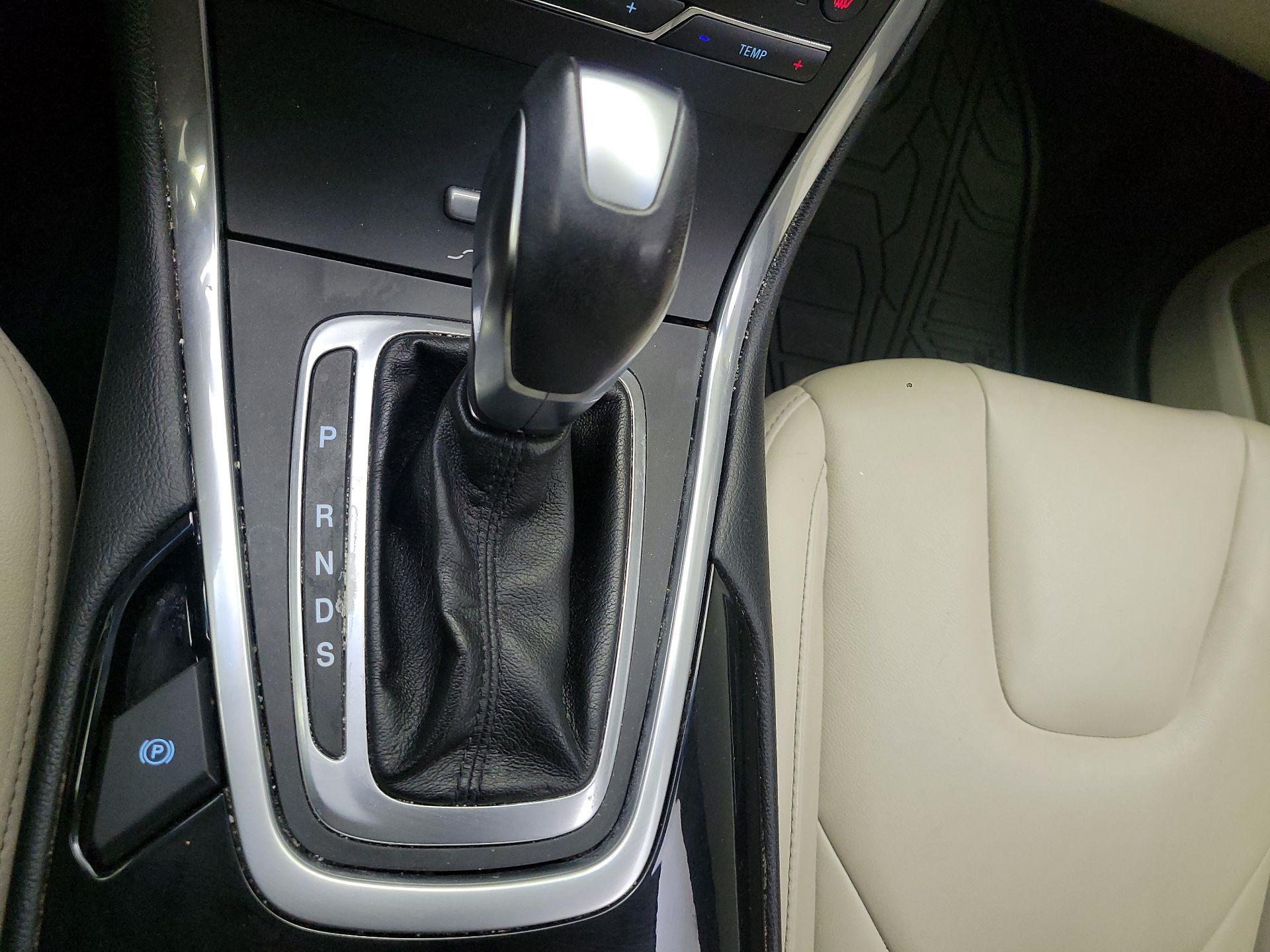 Thumbnail: 2016 Ford Edge - 18