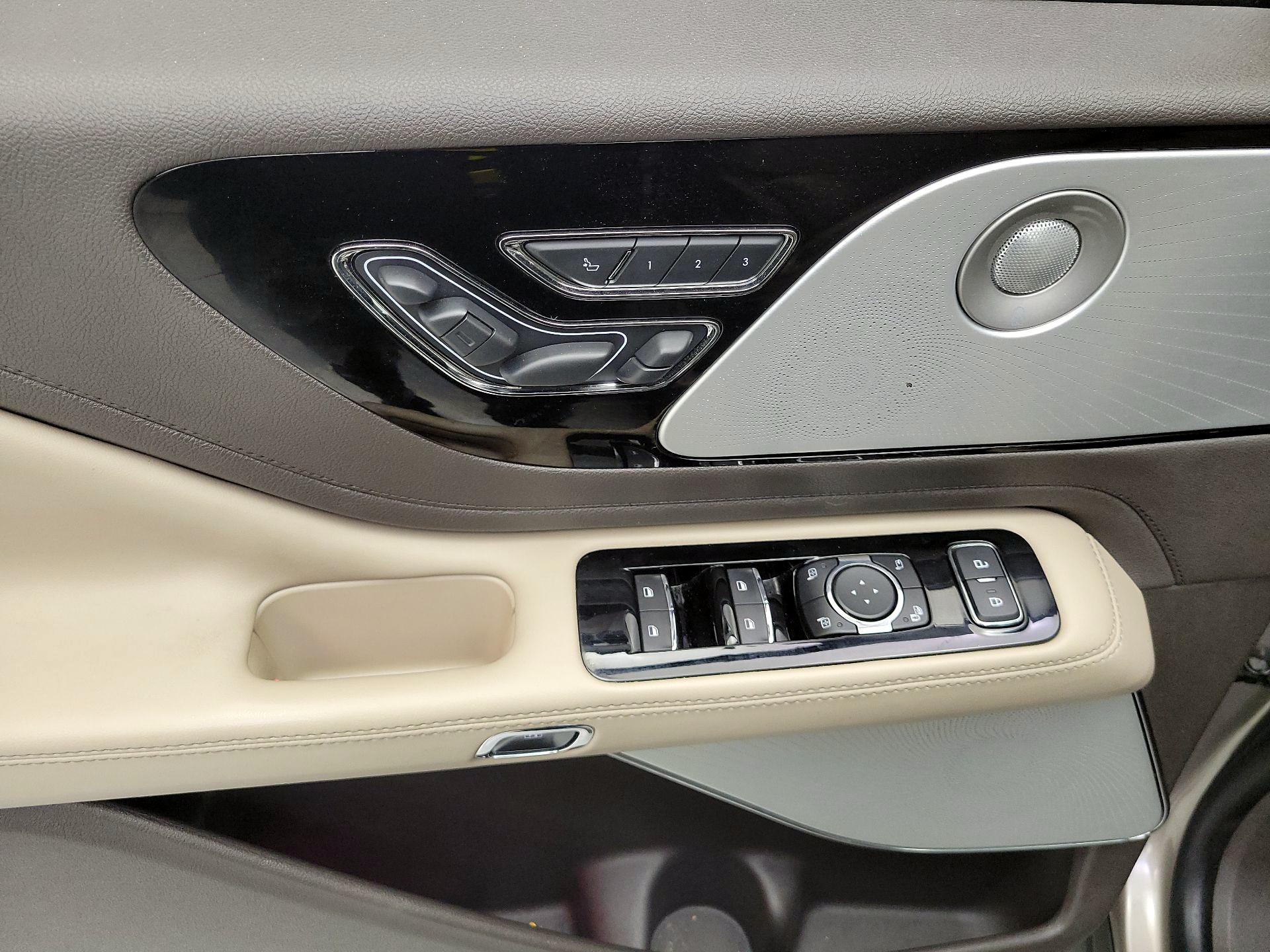Thumbnail: 2021 Lincoln Aviator - 10