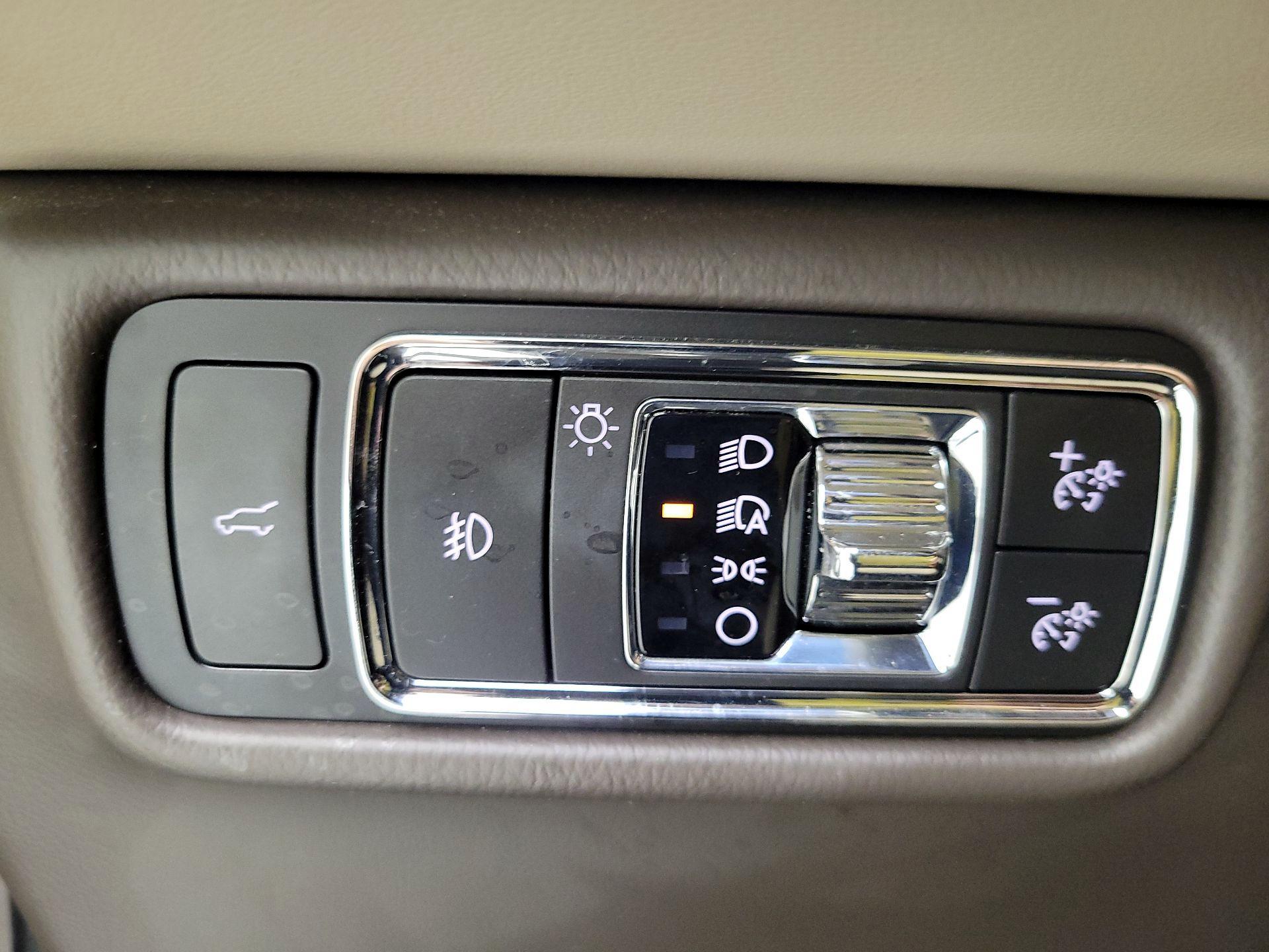 Thumbnail: 2021 Lincoln Aviator - 11