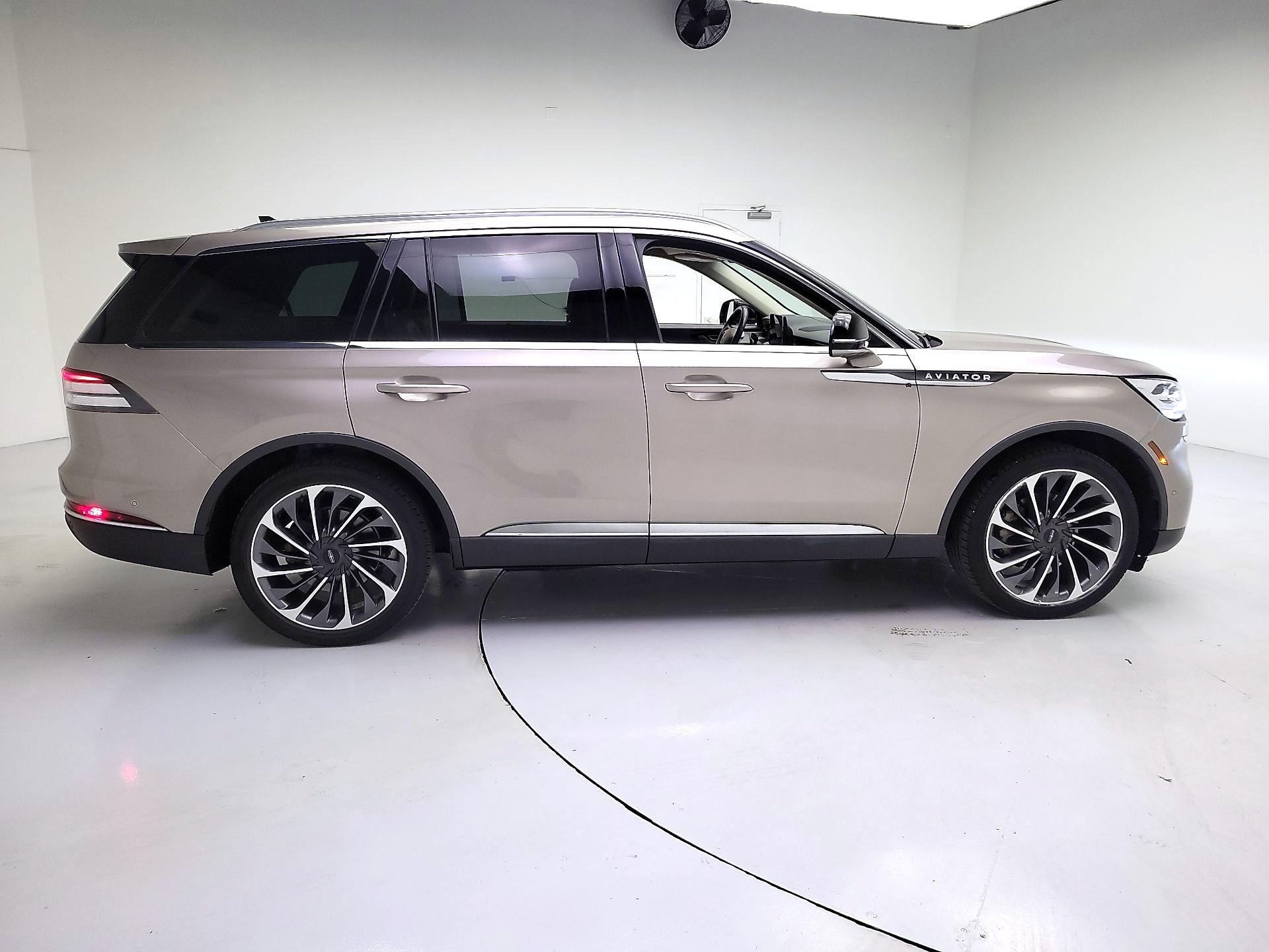 Thumbnail: 2021 Lincoln Aviator - 4