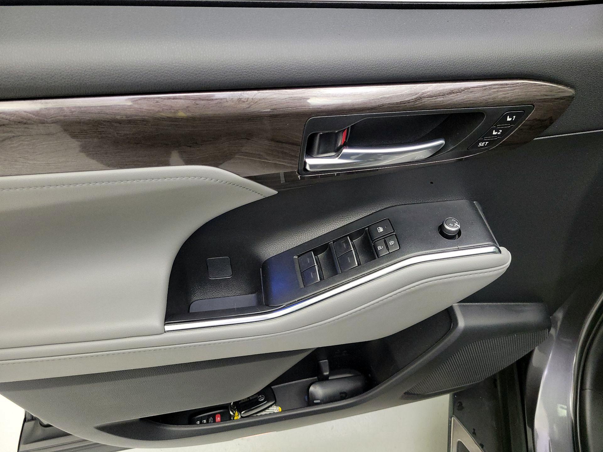 Thumbnail: 2022 Toyota Highlander - 10