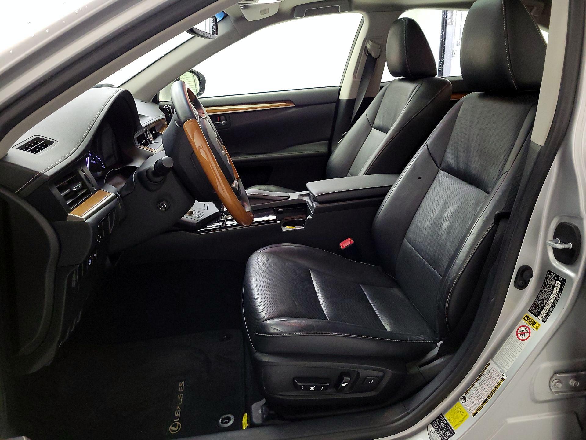 Thumbnail: 2015 Lexus ES - 11