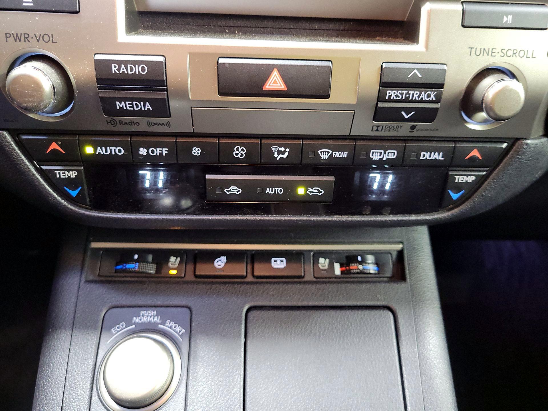 Thumbnail: 2015 Lexus ES - 17