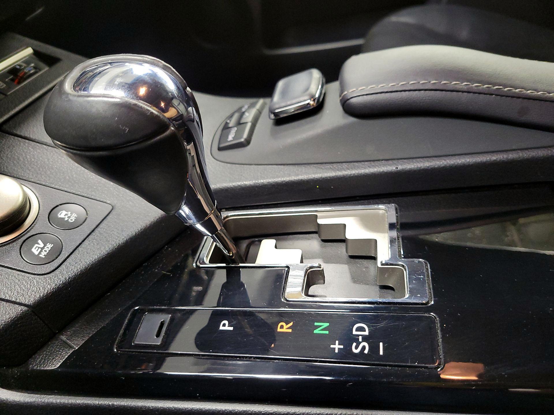 Thumbnail: 2015 Lexus ES - 18