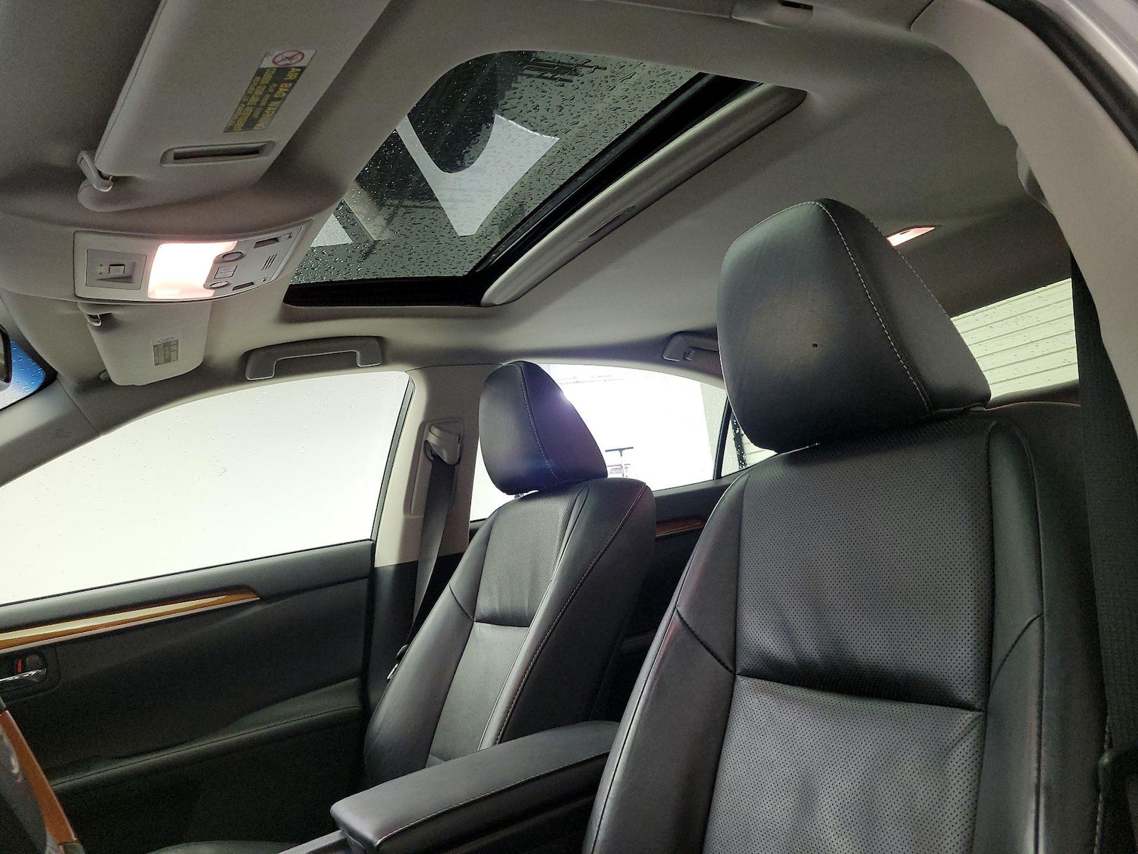 2015 Lexus ES 300h - Photo 21
