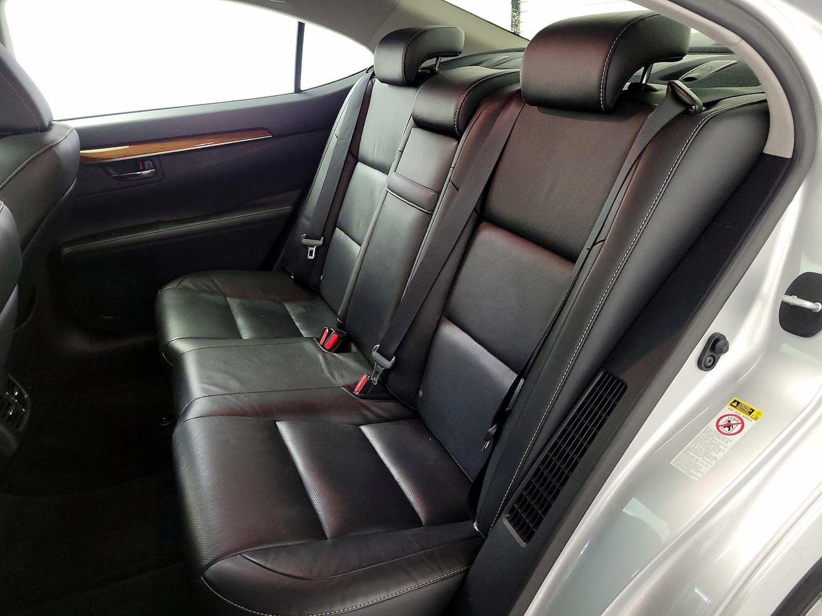 2015 Lexus ES 300h - Photo 22