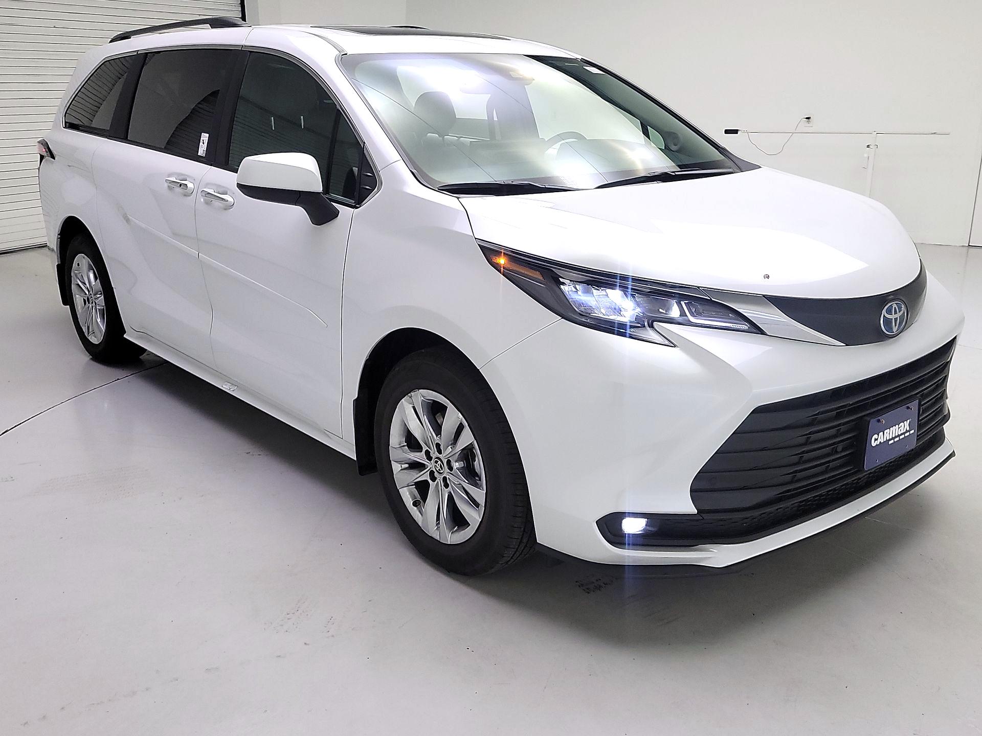 Thumbnail: 2025 Toyota Sienna - 1