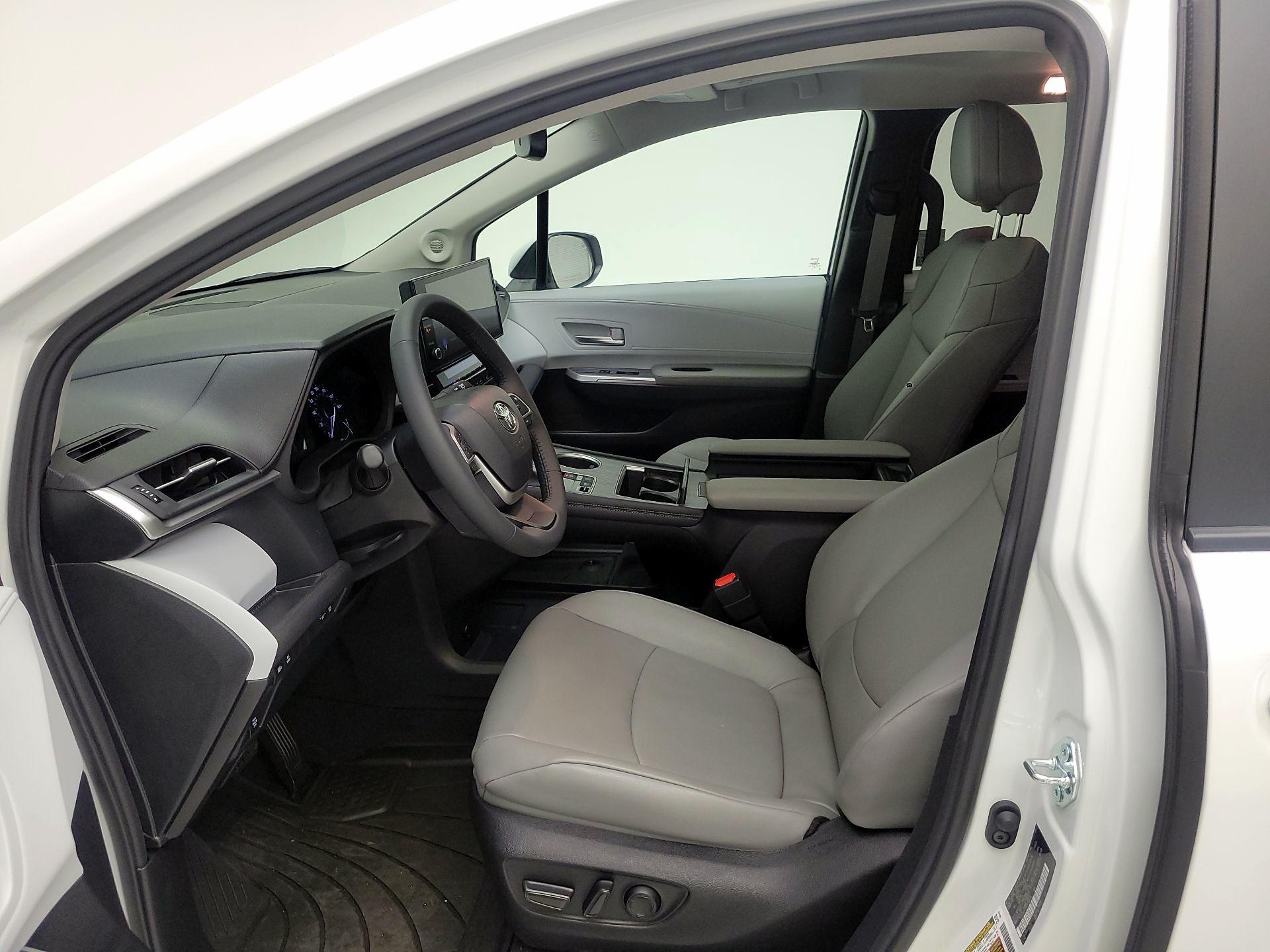 Thumbnail: 2025 Toyota Sienna - 9