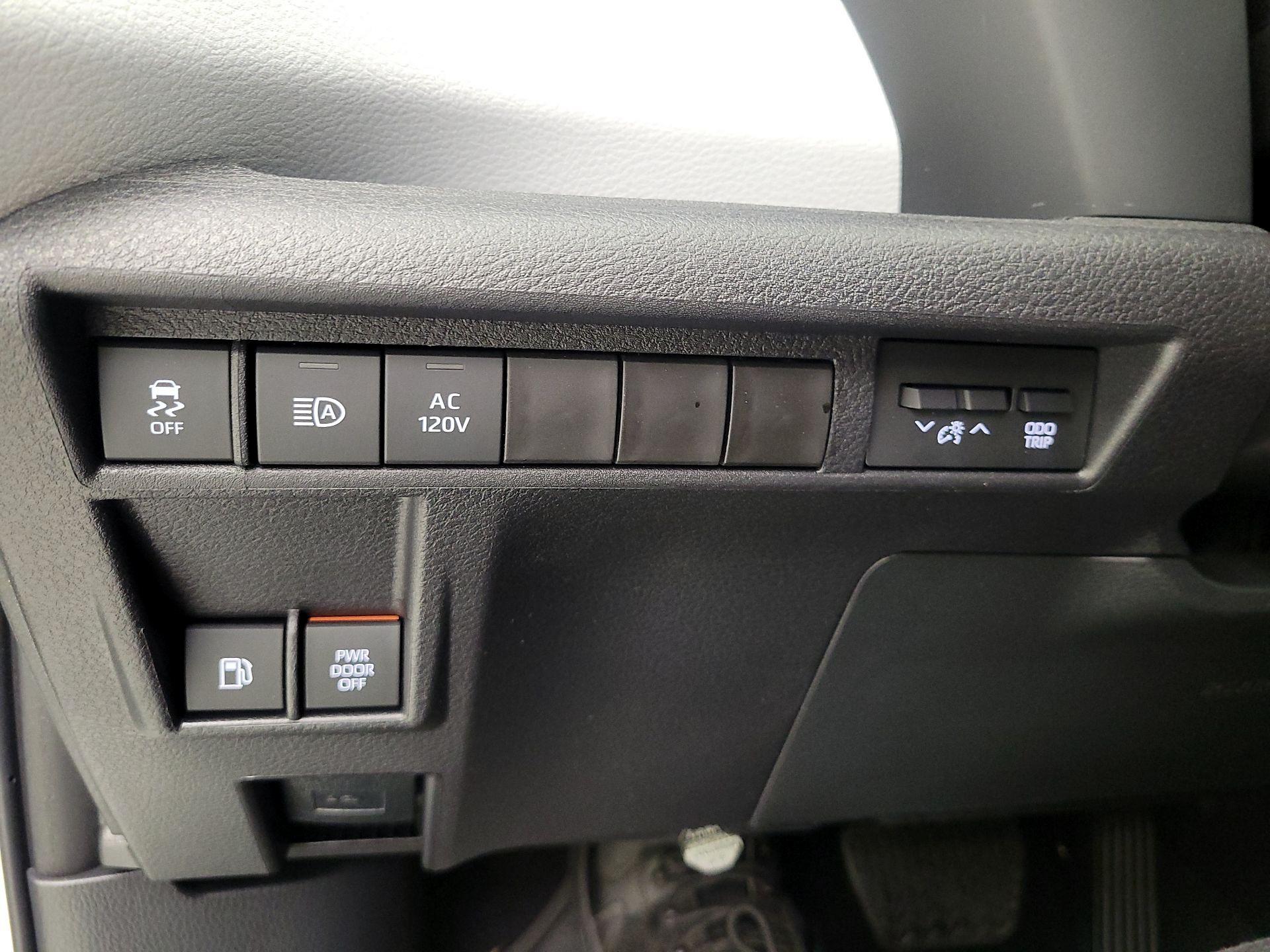 Thumbnail: 2025 Toyota Sienna - 11