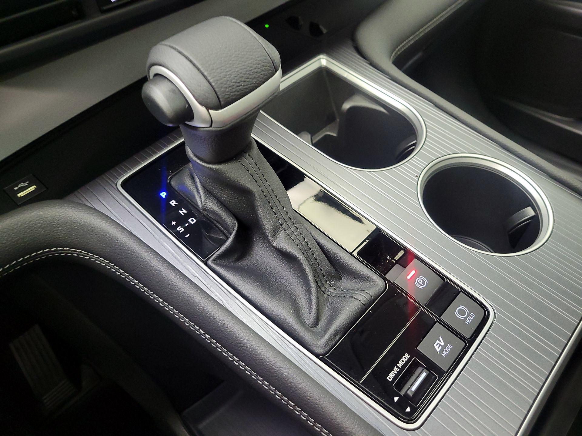 Thumbnail: 2025 Toyota Sienna - 16