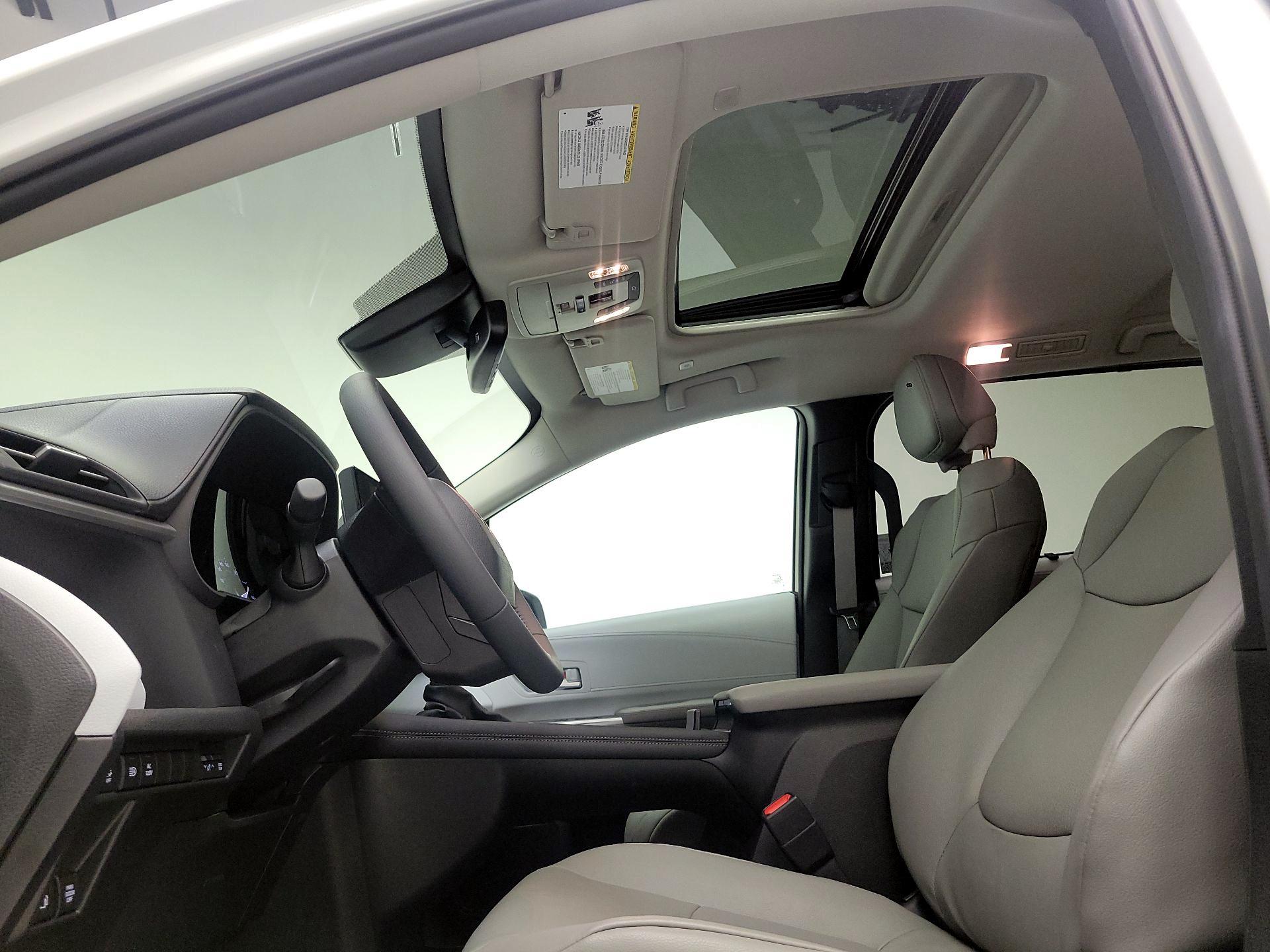 Thumbnail: 2025 Toyota Sienna - 18