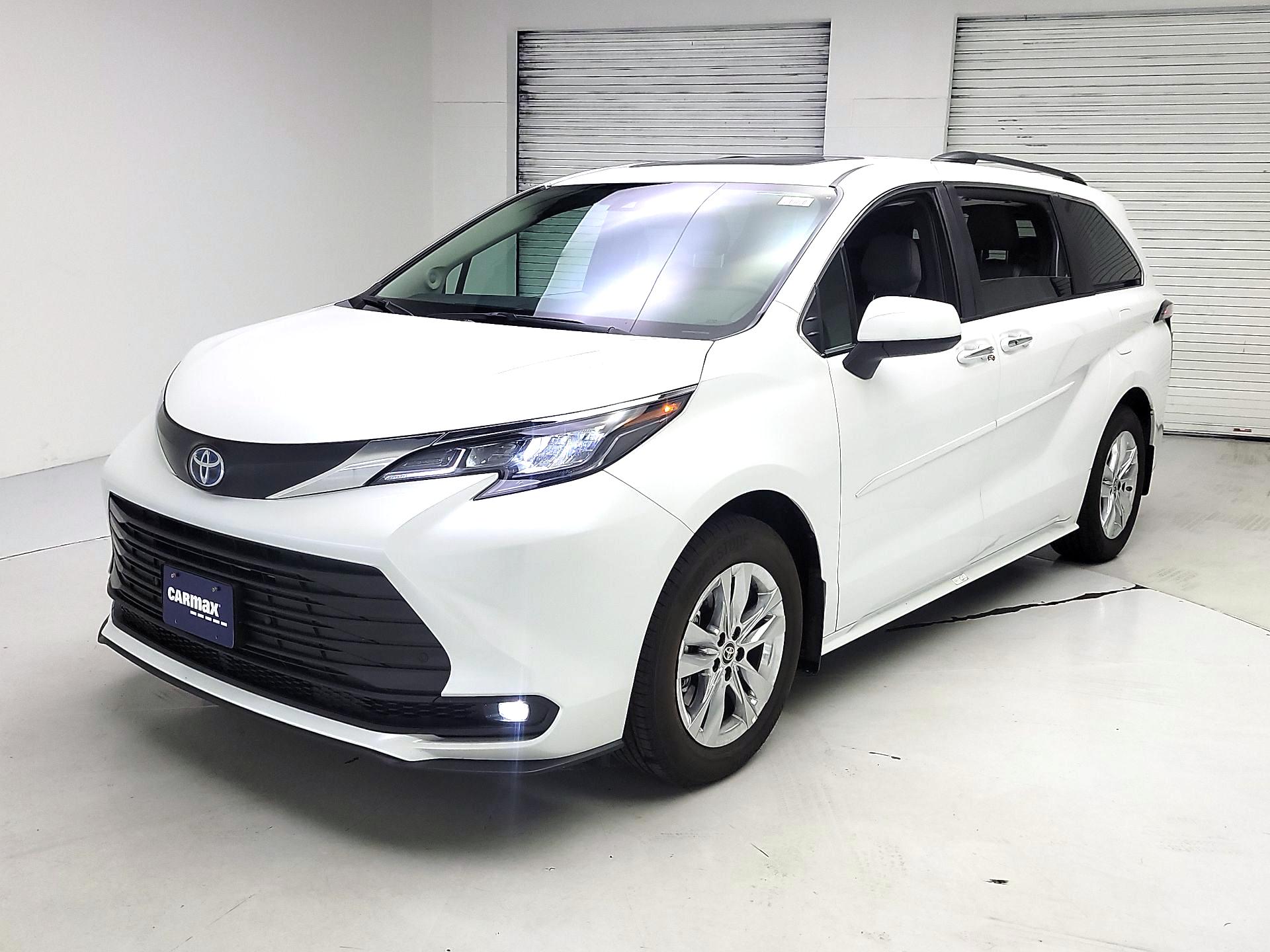 Thumbnail: 2025 Toyota Sienna - 3