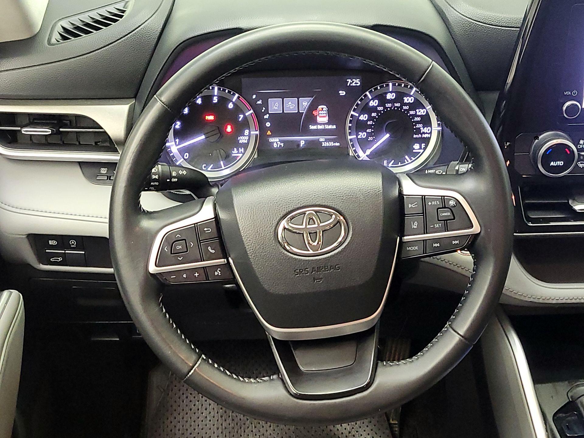 Thumbnail: 2023 Toyota Highlander - 10