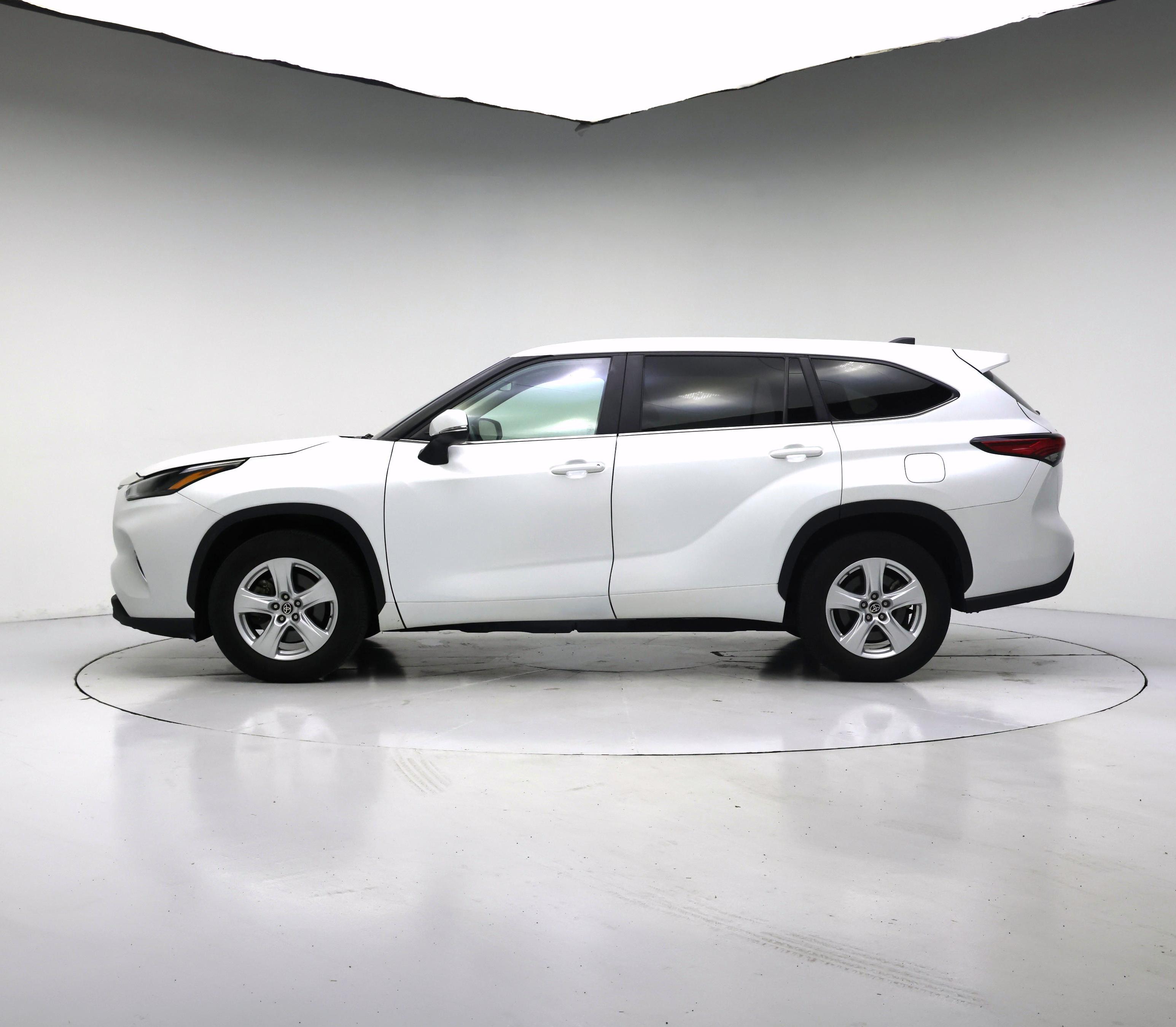 Thumbnail: 2023 Toyota Highlander - 3