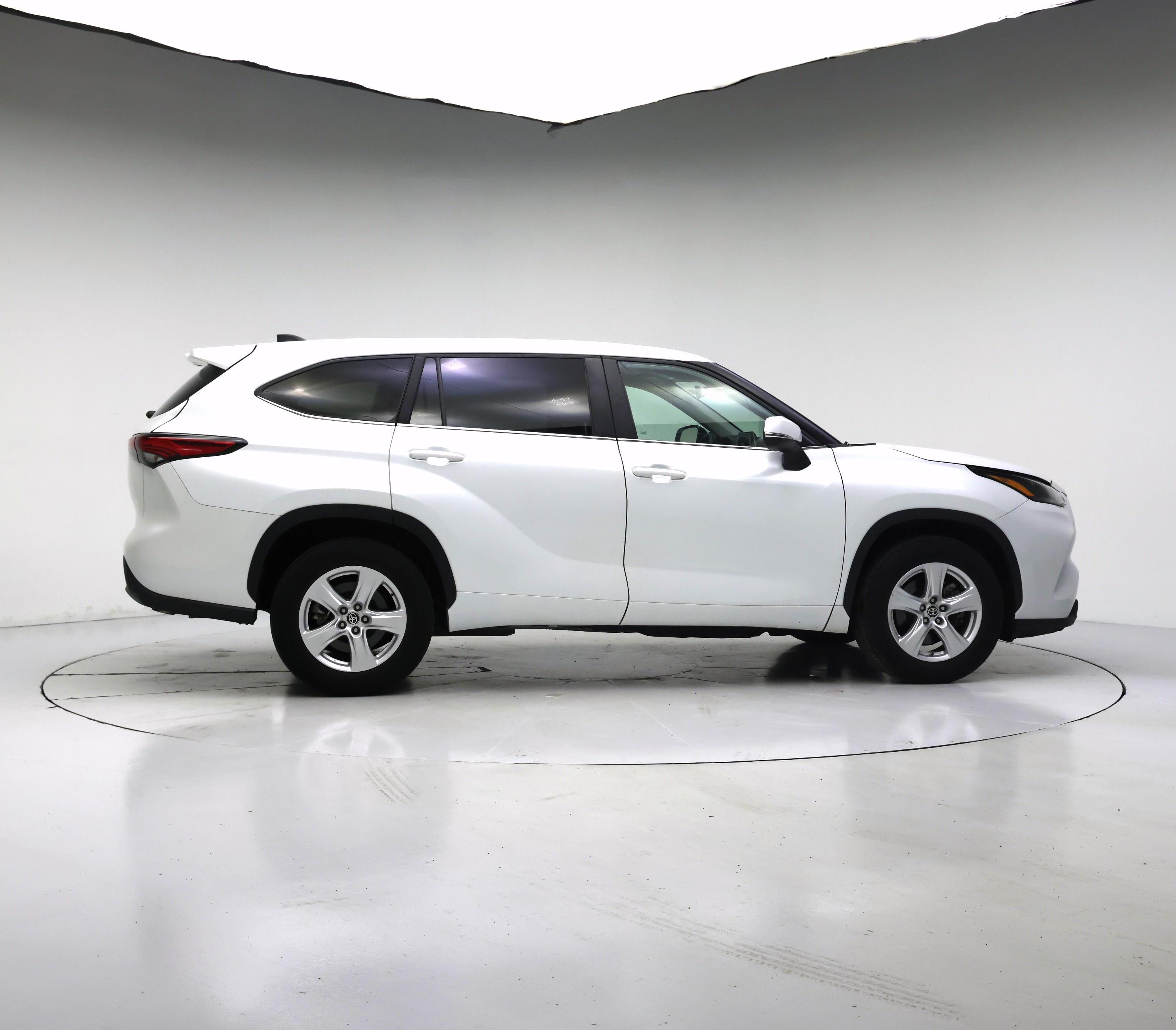 Thumbnail: 2023 Toyota Highlander - 7